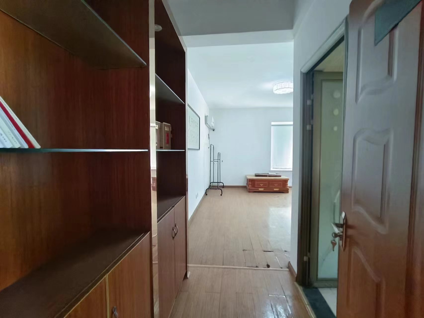 水岸春天 5室2厅2卫 90.0万 水岸春天 5室2厅2卫 90.0万室内图