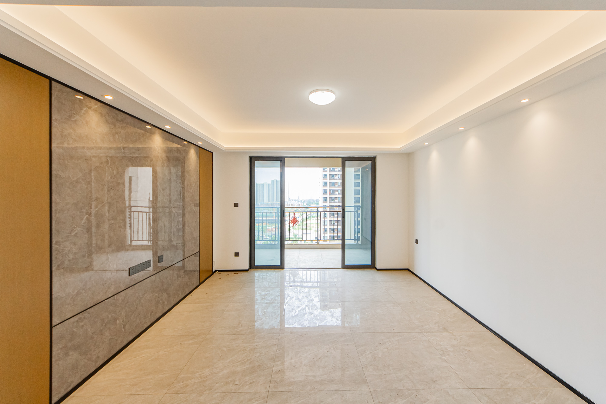 长房雍景湾 4室2厅2卫 158.0万 长房雍景湾 4室2厅2卫 158.0万客厅