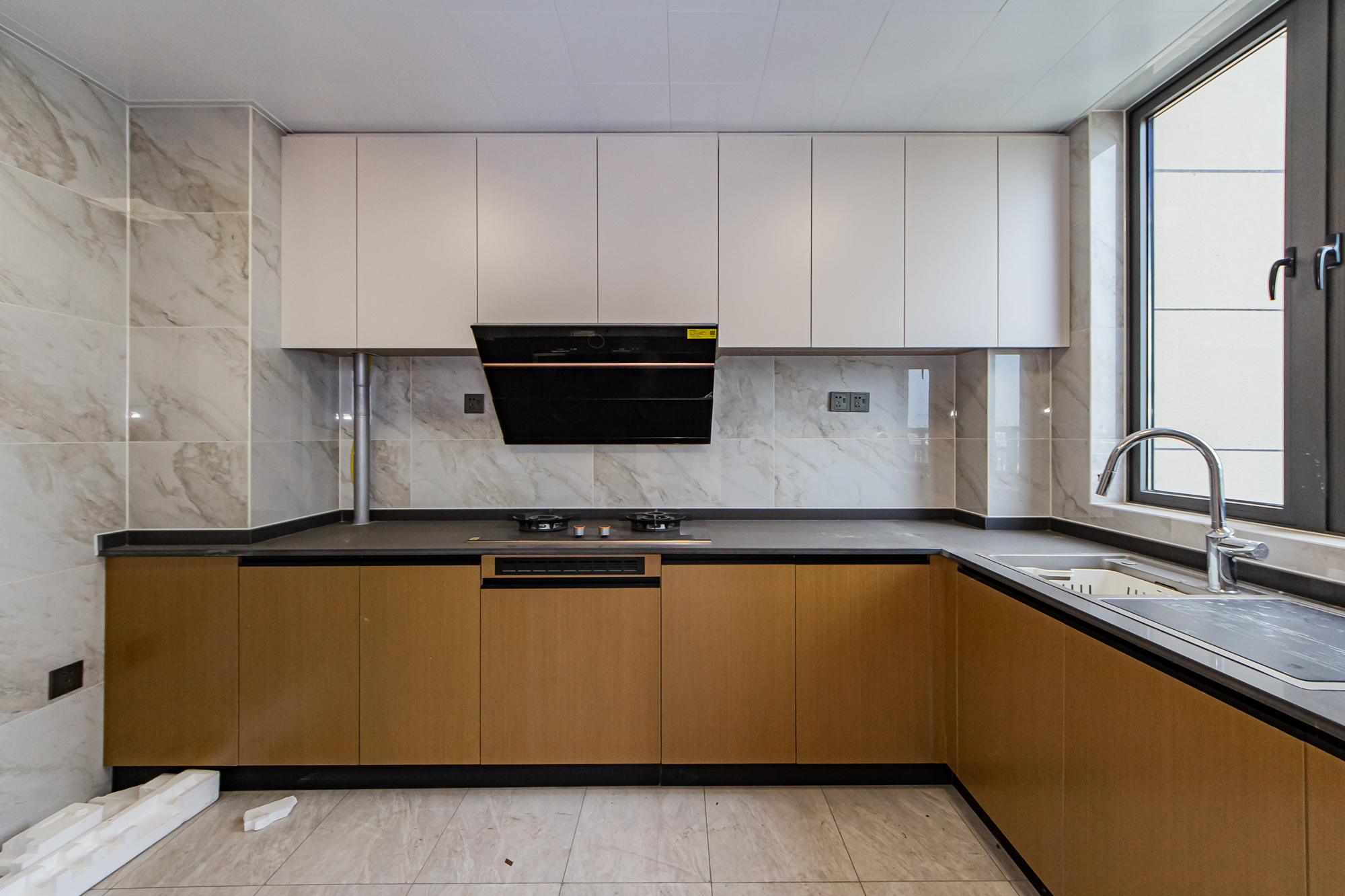 长房雍景湾  4室2厅2卫    158.0万厨房