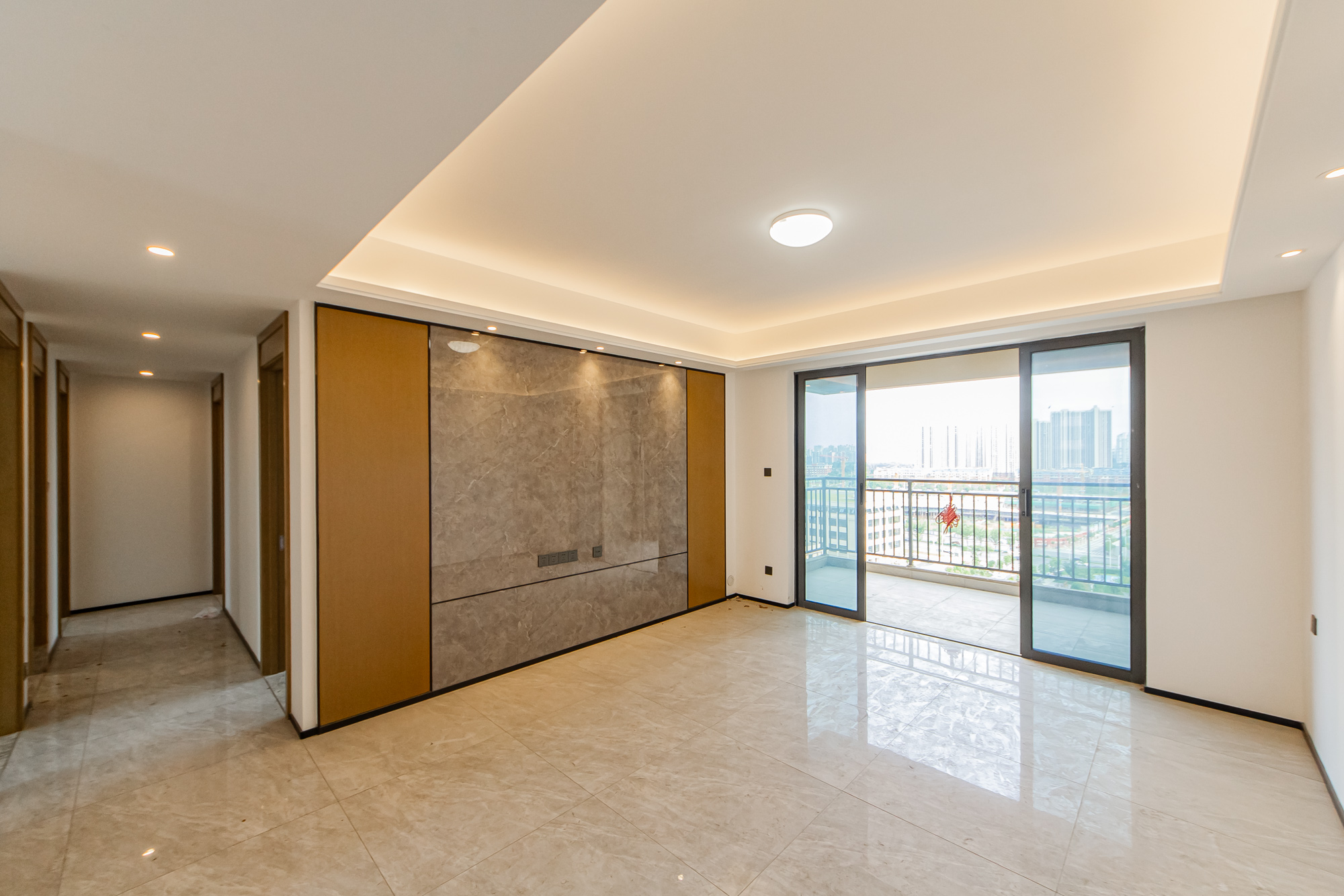 长房雍景湾  4室2厅2卫    158.0万客厅