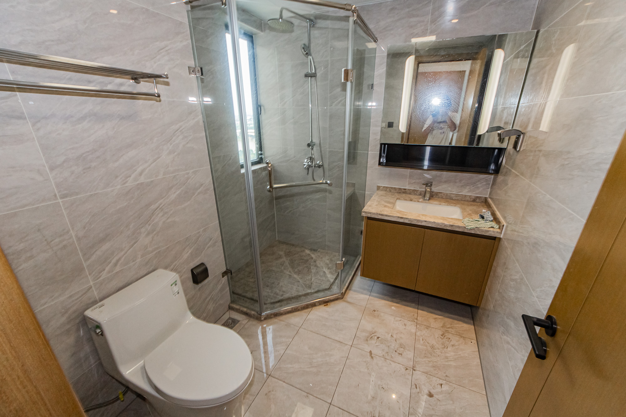 长房雍景湾  4室2厅2卫    158.0万卫生间