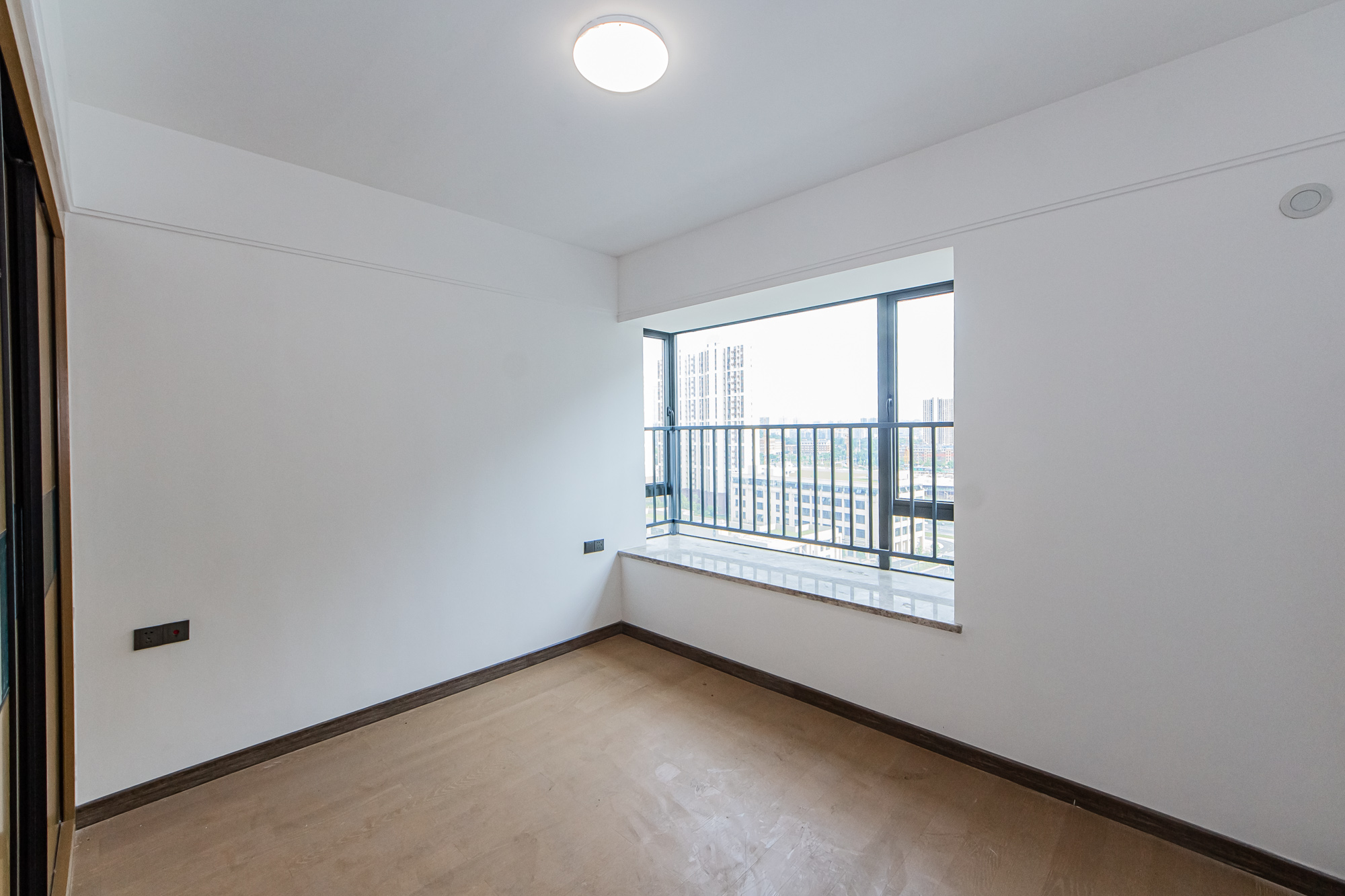 长房雍景湾  4室2厅2卫    158.0万卧室