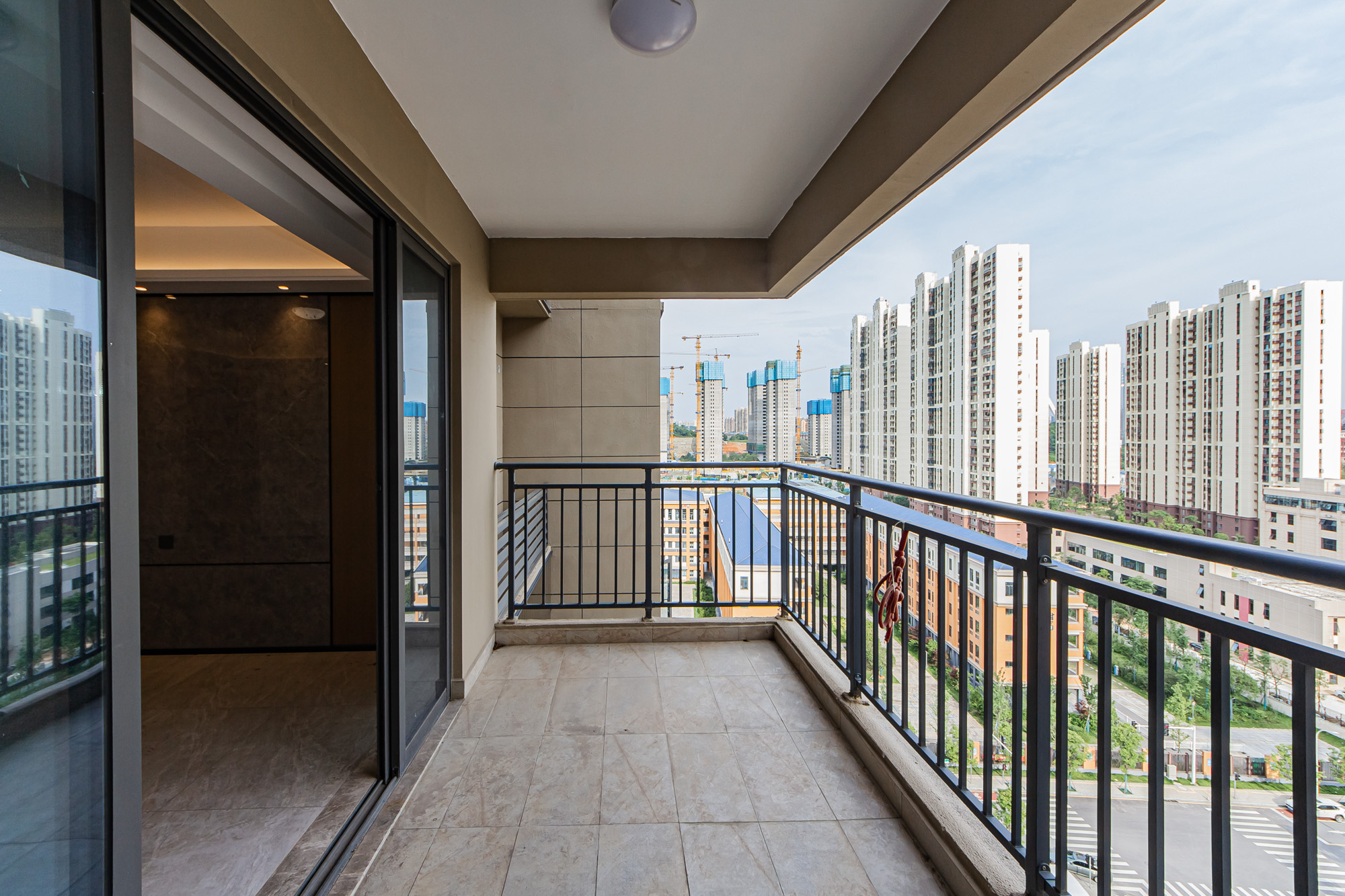 长房雍景湾  4室2厅2卫    158.0万阳台