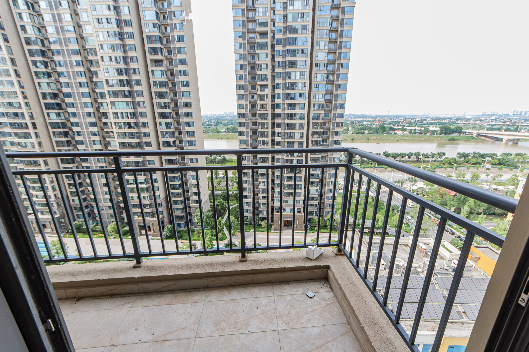 长房雍景湾  4室2厅2卫    158.0万阳台