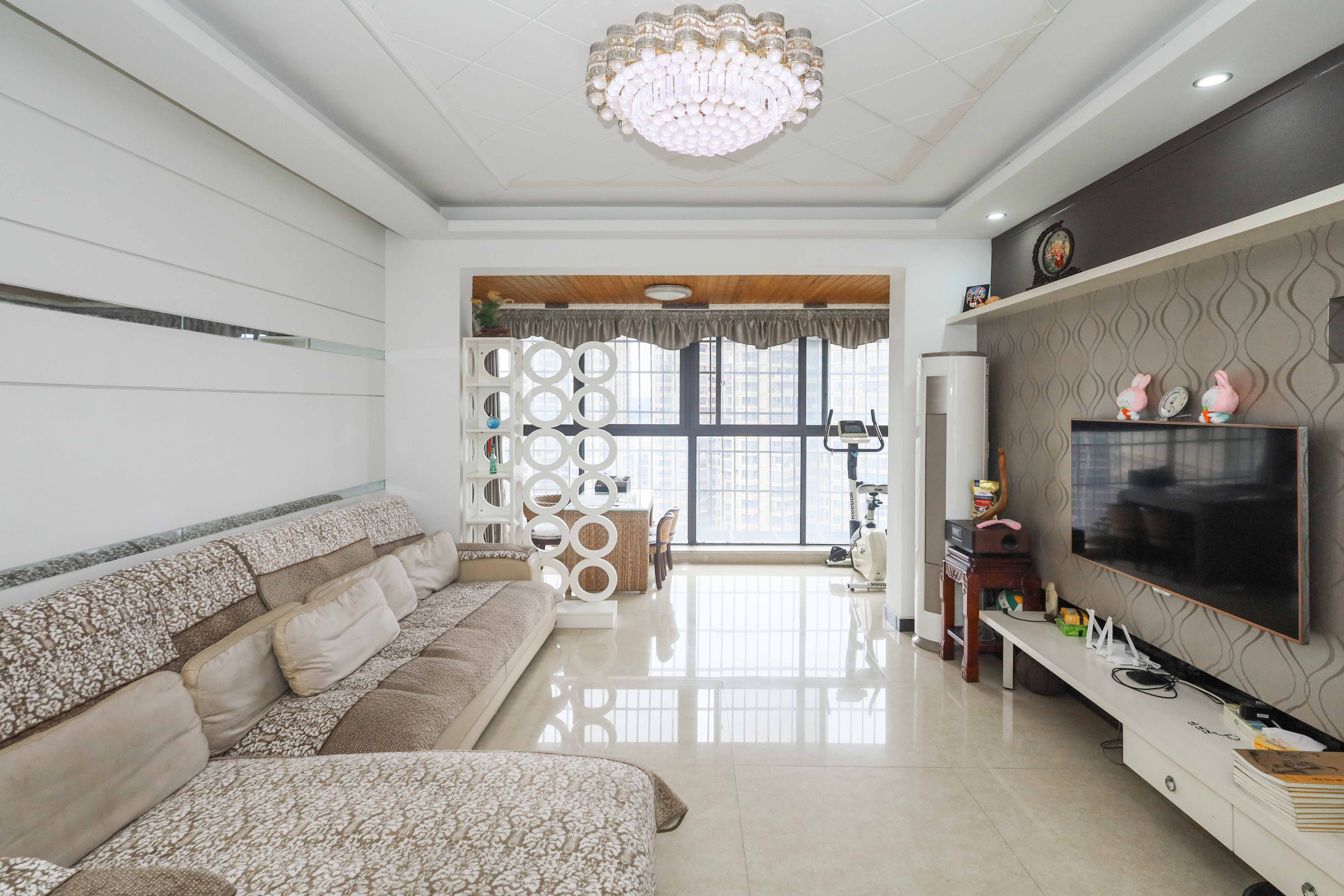 保利麓谷林语F区  3室2厅2卫    125.0万客厅