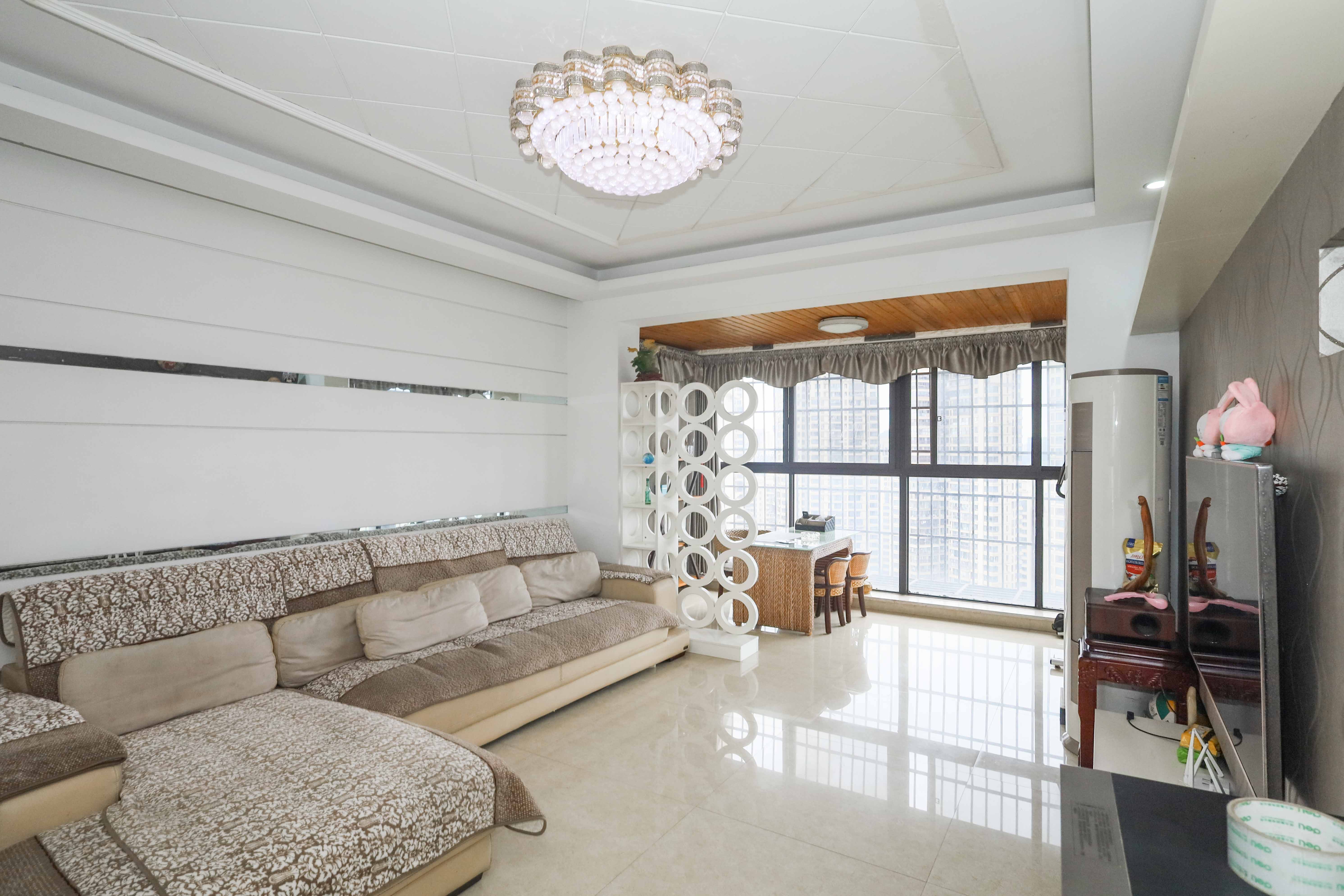 保利麓谷林语F区  3室2厅2卫    125.0万客厅