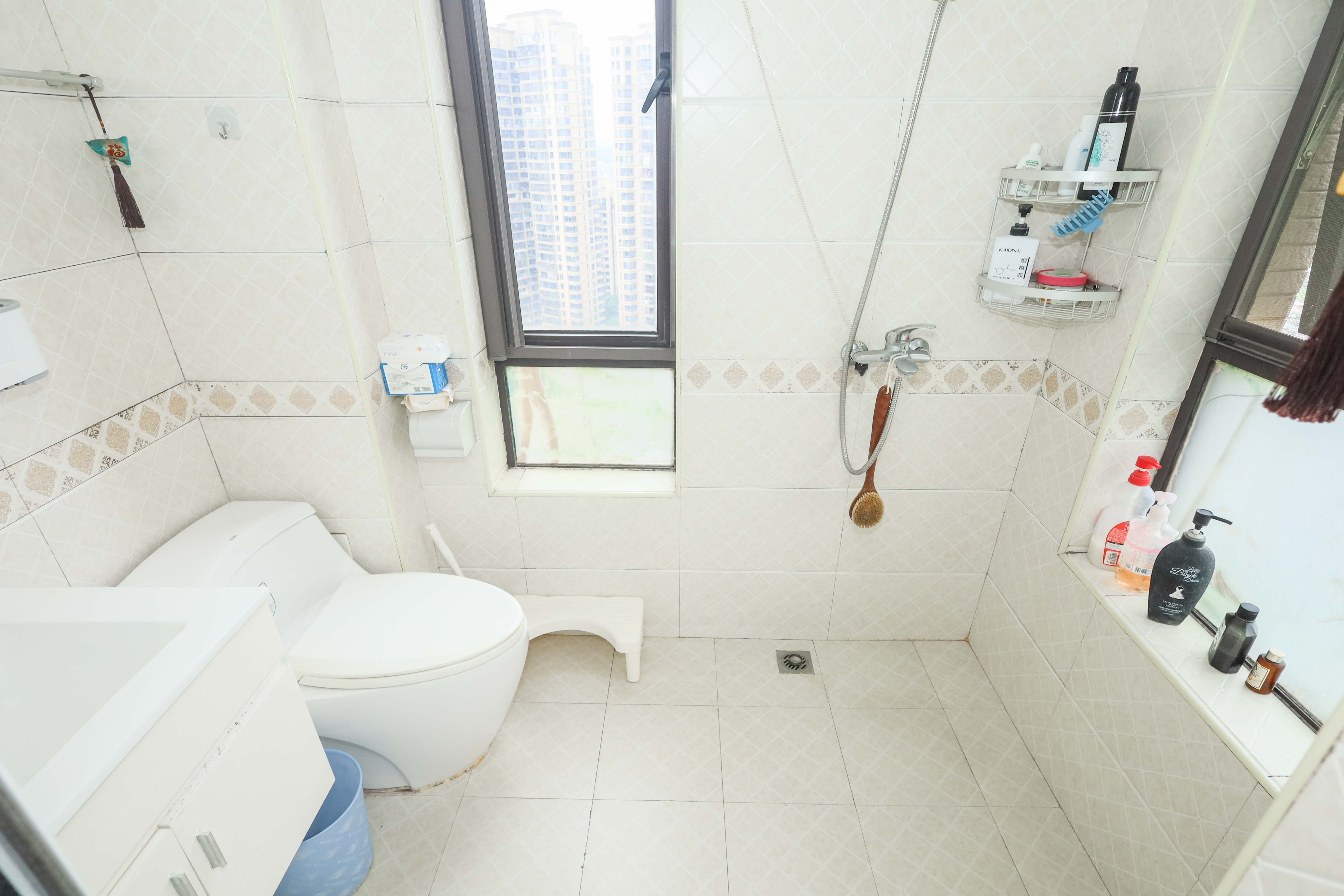 保利麓谷林语F区  3室2厅2卫    125.0万卫生间