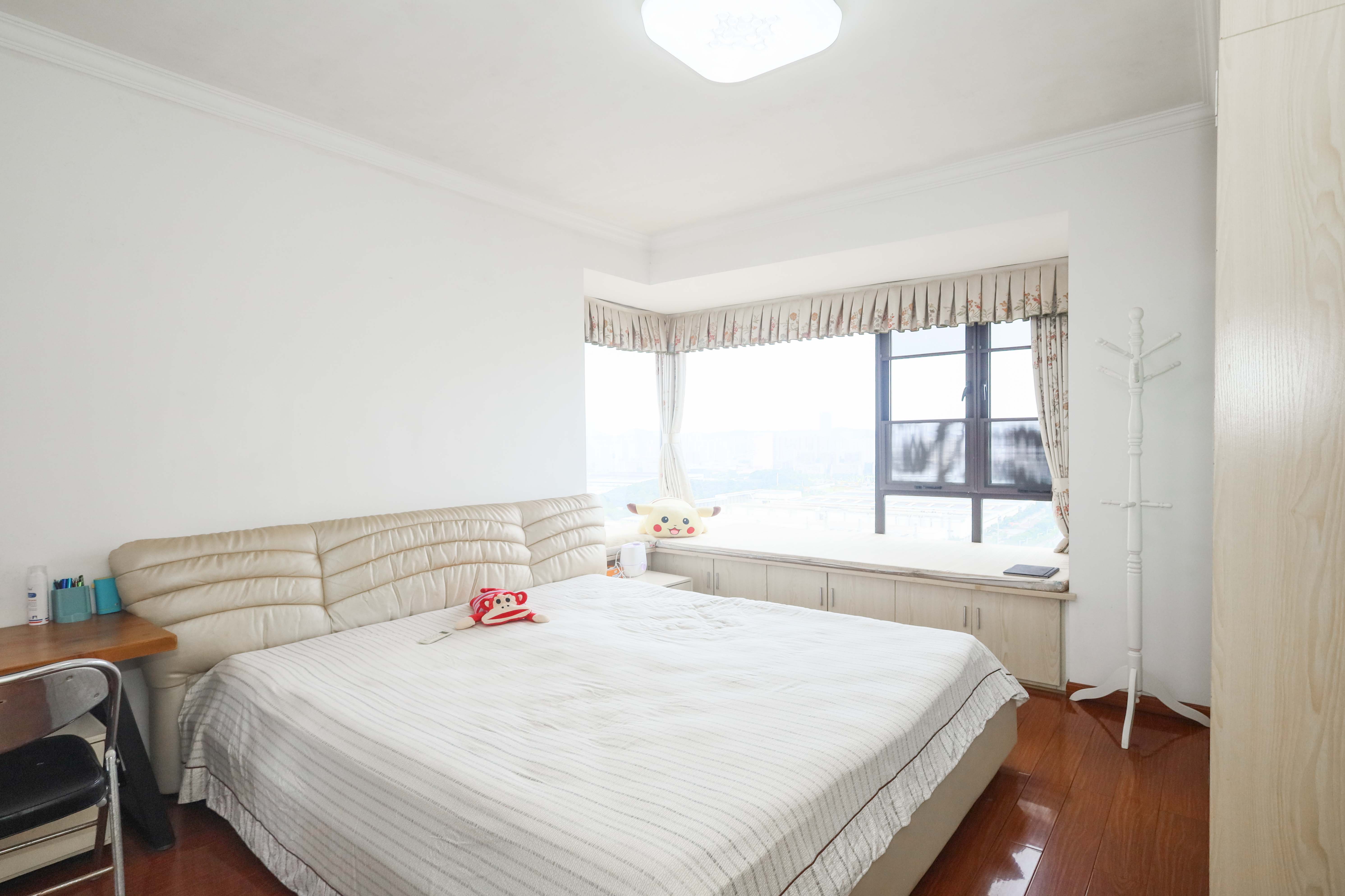 保利麓谷林语F区  3室2厅2卫    125.0万卧室