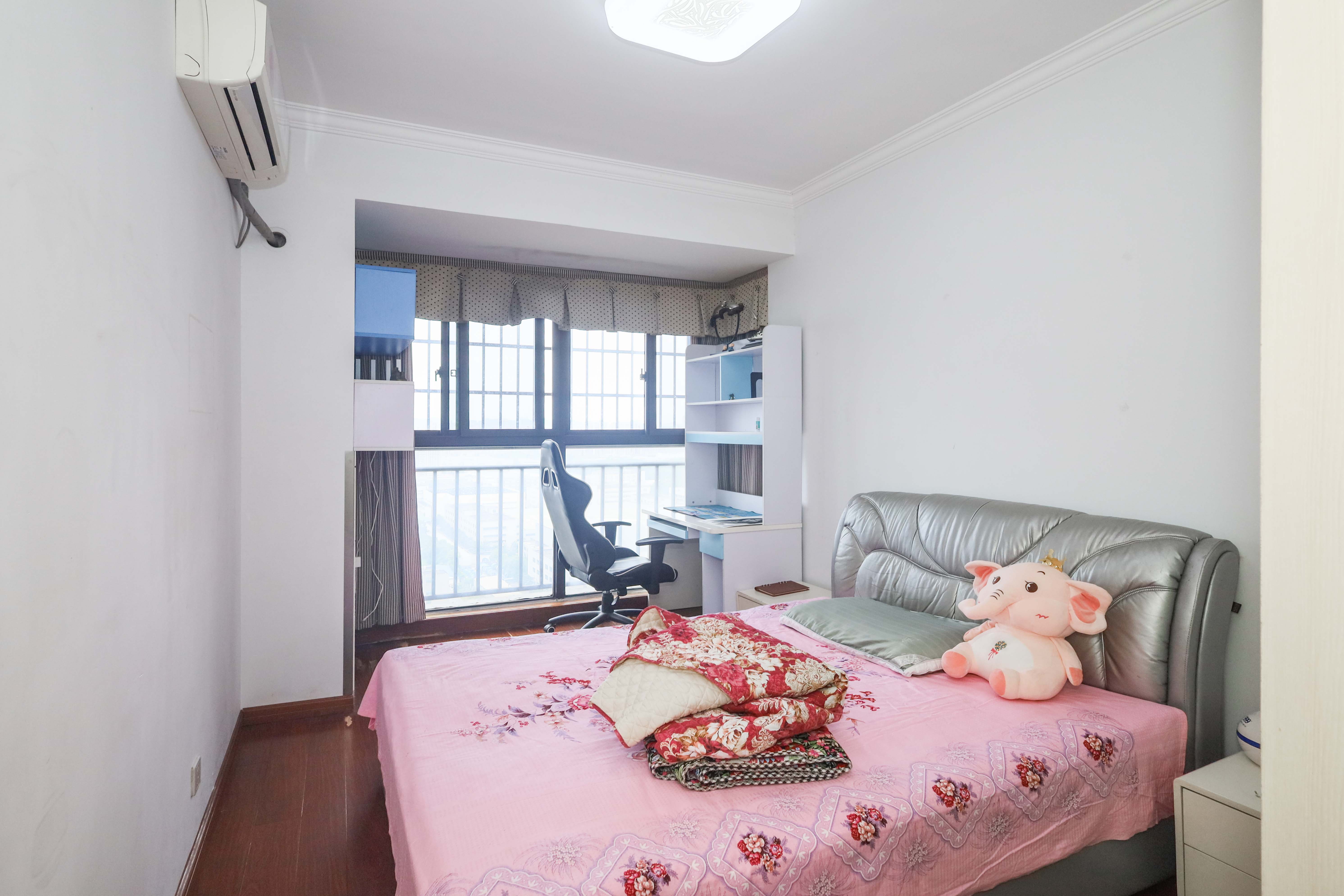 保利麓谷林语F区  3室2厅2卫    125.0万卧室