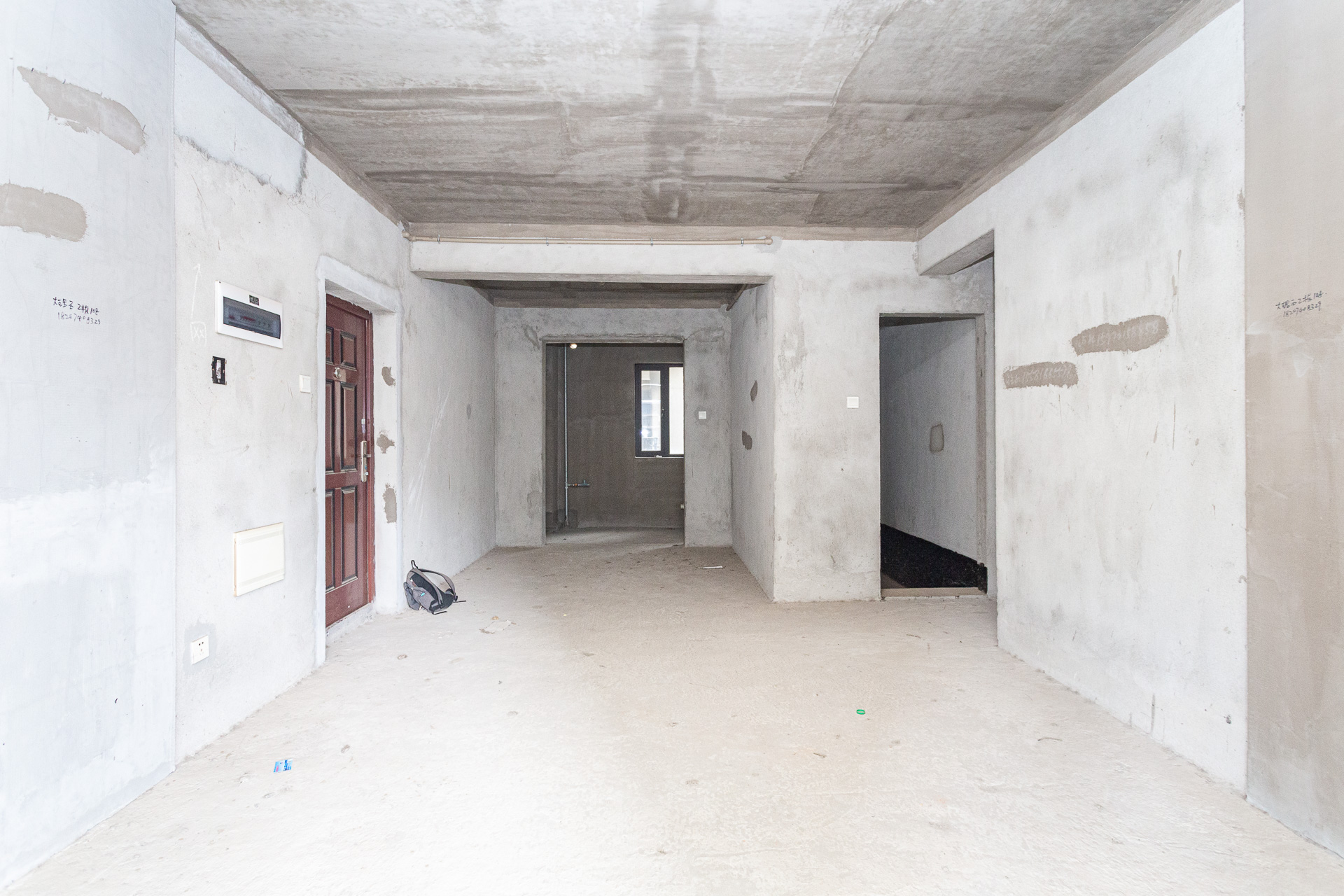 勤诚达境界城  4室2厅2卫    128.1万客厅