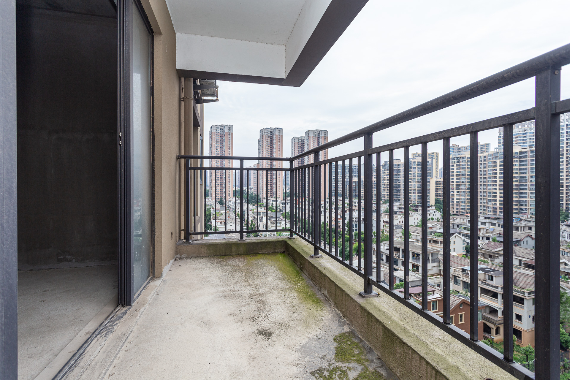 勤诚达境界城 4室2厅2卫 128.1万 勤诚达境界城 4室2厅2卫 128.1万阳台