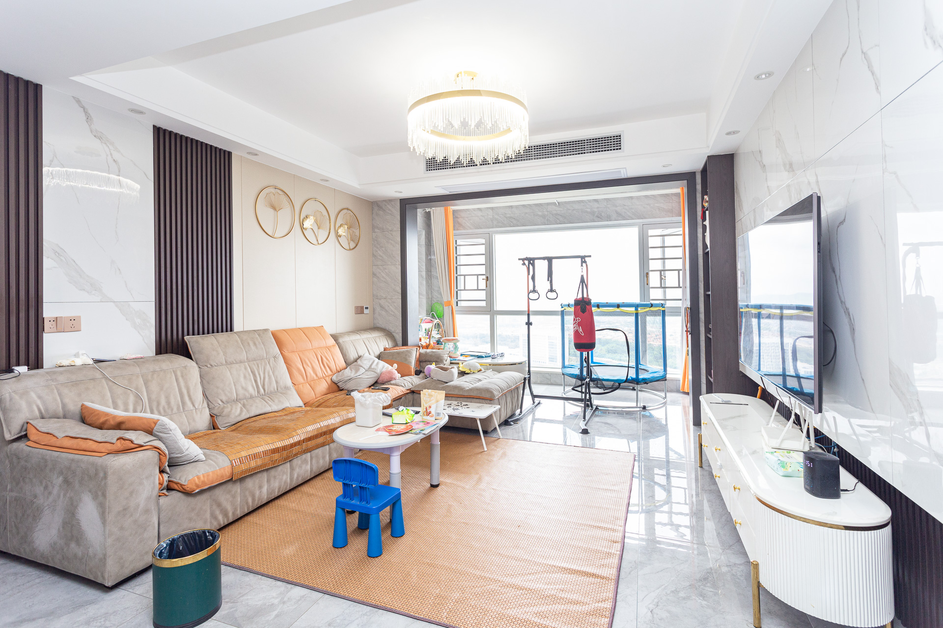 金富星悦汇 4室2厅2卫 105.0万 金富星悦汇 4室2厅2卫 105.0万客厅