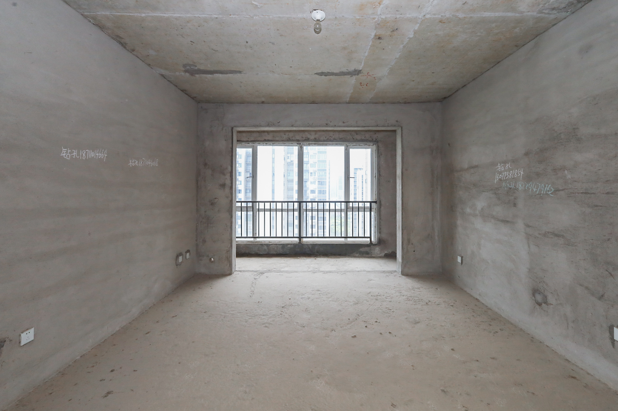 中铁西江悦一期 4室2厅1卫 115.0万 中铁西江悦一期 4室2厅1卫 115.0万客厅