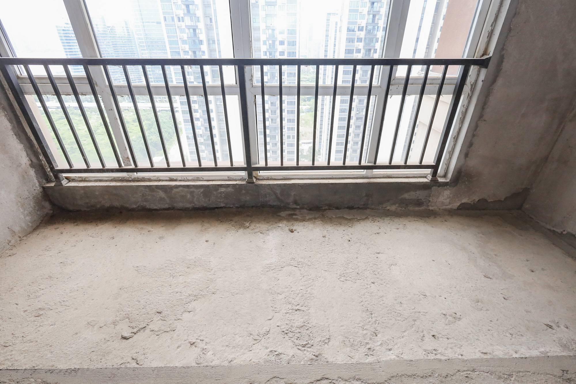 中铁西江悦一期  4室2厅1卫    115.0万阳台