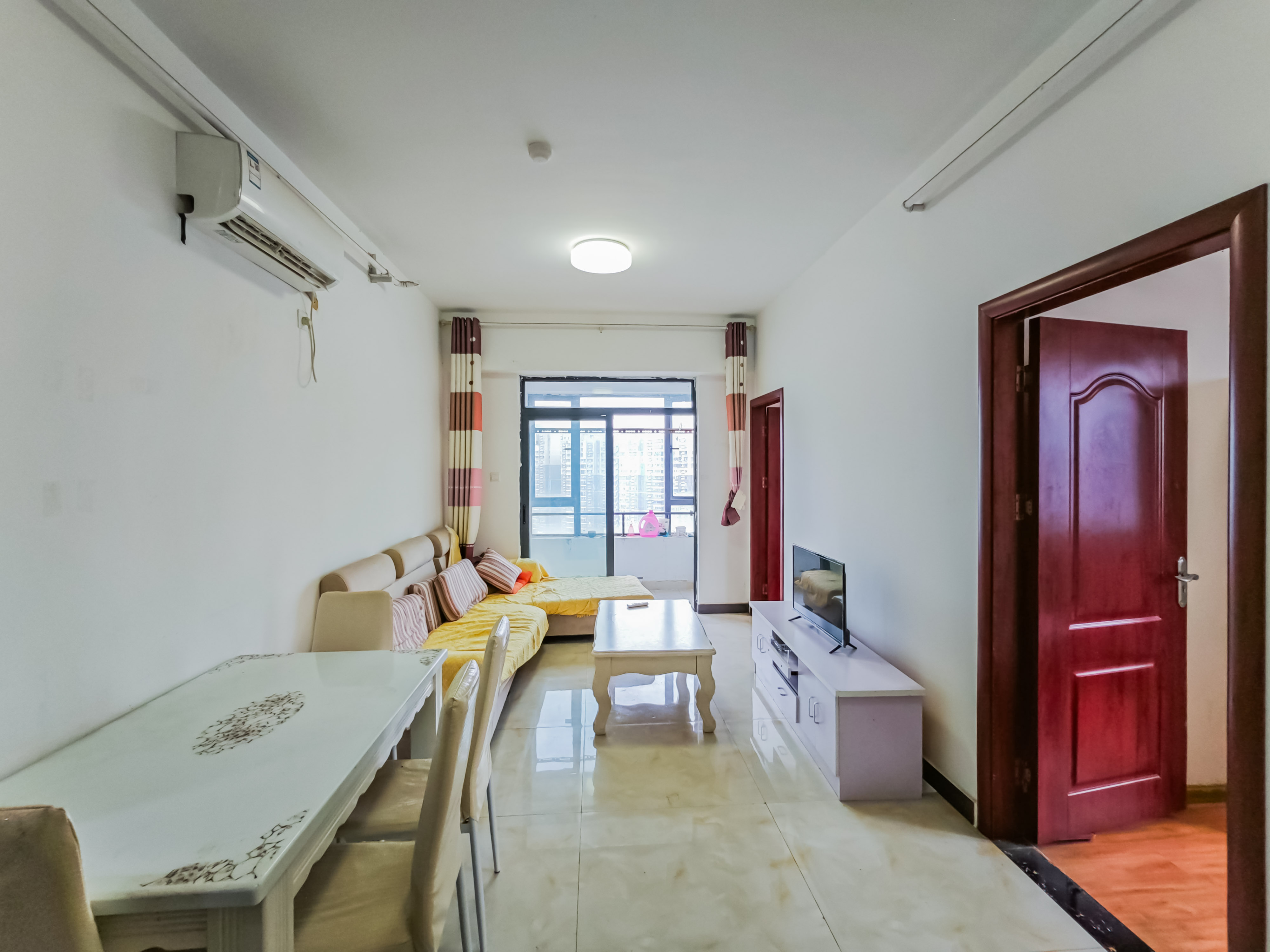 半山公馆(半山国际中心) 2室2厅1卫 62.0万 半山公馆(半山国际中心) 2室2厅1卫 62.0万客厅