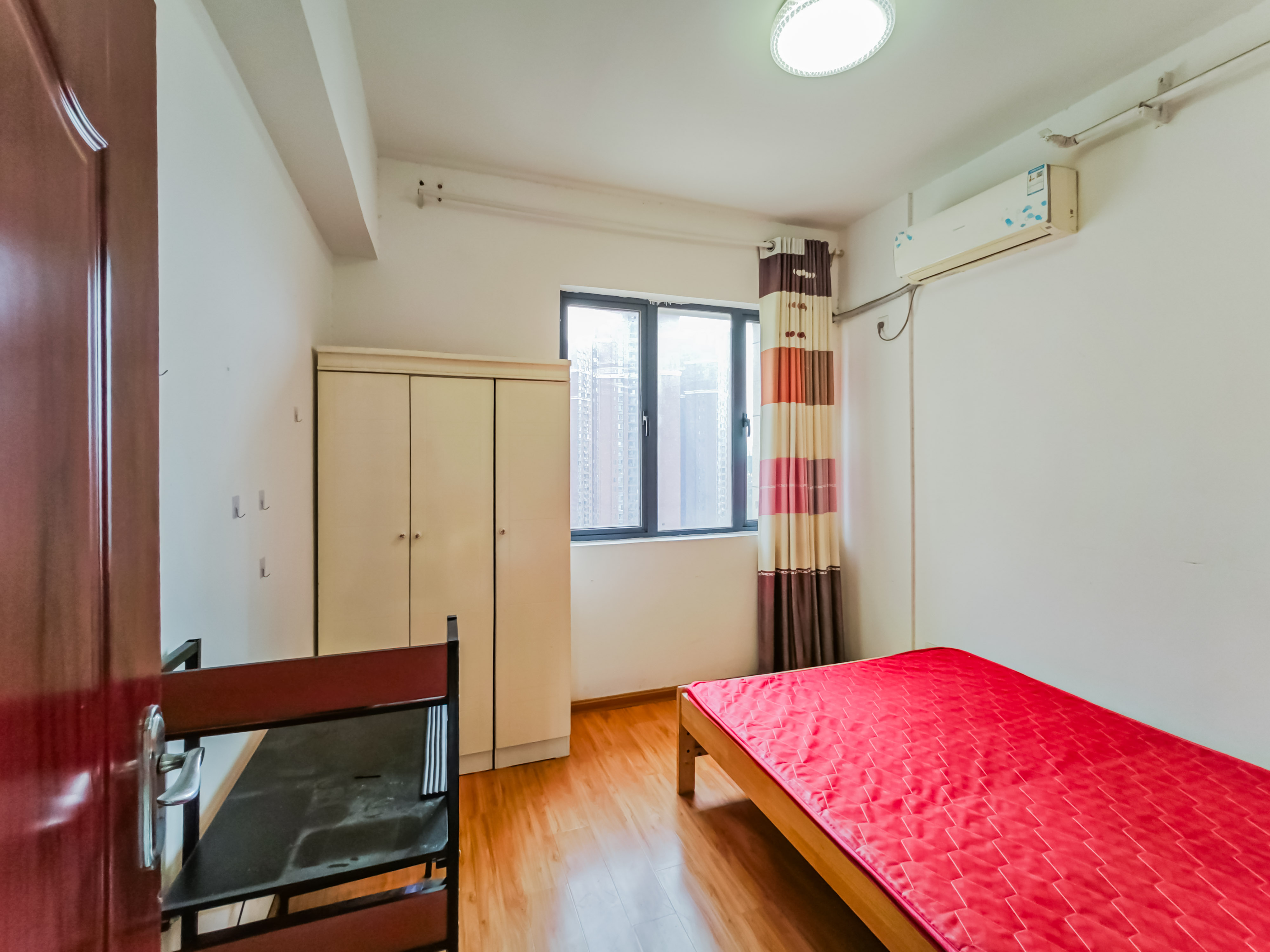 半山公馆(半山国际中心) 2室2厅1卫 62.0万 半山公馆(半山国际中心) 2室2厅1卫 62.0万卧室