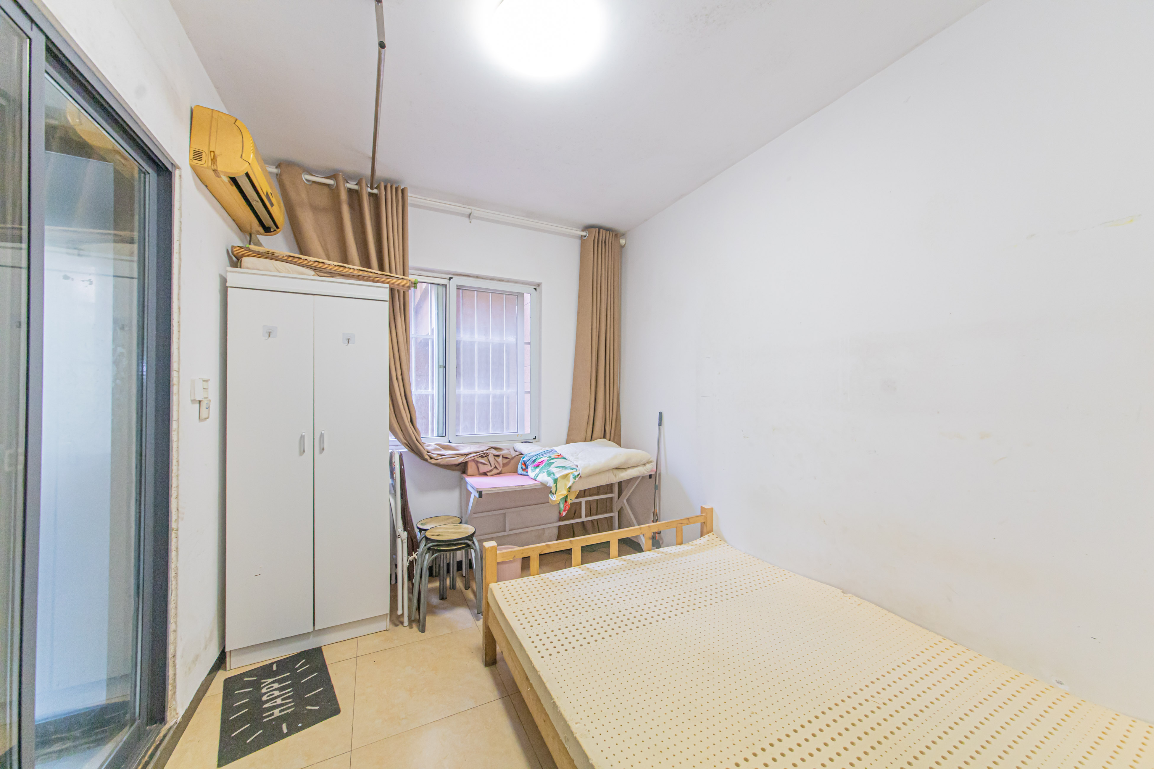 鑫天格林香山  4室2厅2卫   66.00万卧室