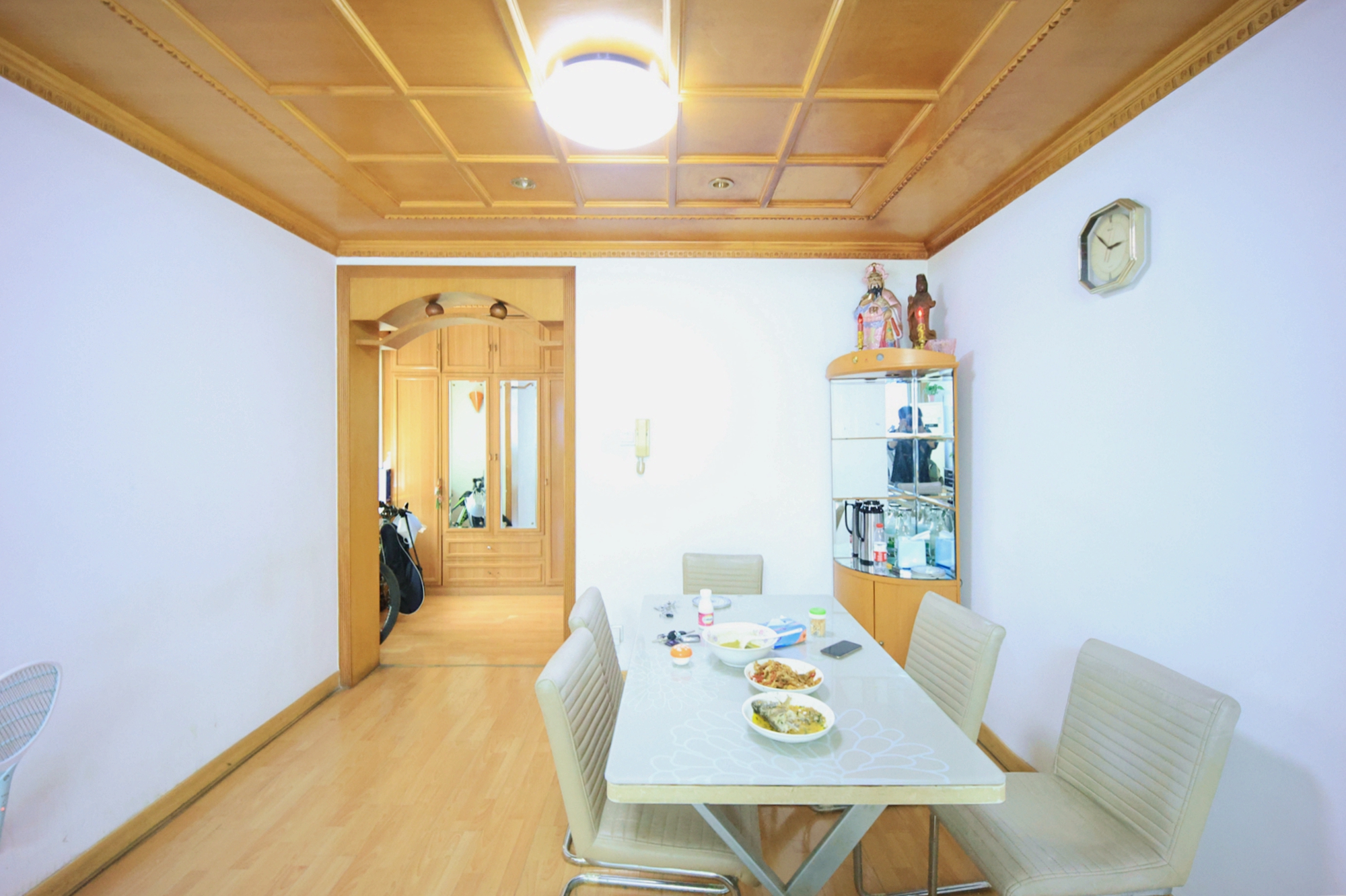 鸿园小区  3室2厅2卫   106.80万客厅