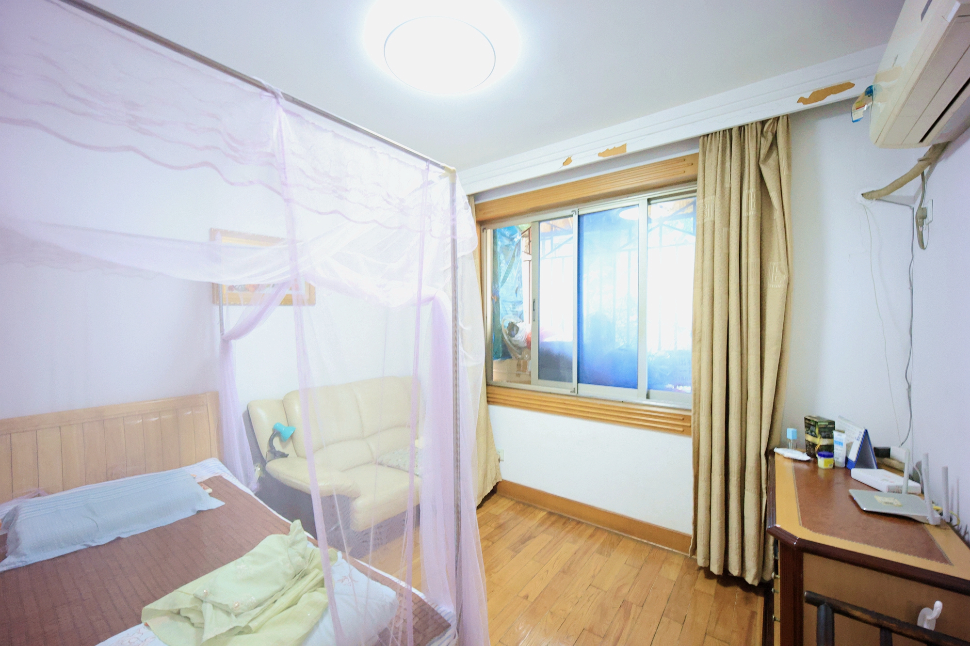 鸿园小区  3室2厅2卫   106.80万卧室
