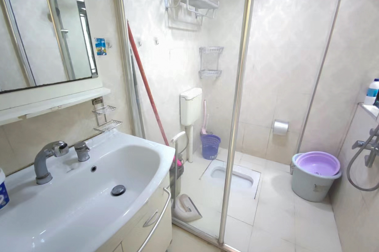 高鑫麓城  2室2厅1卫    87.0万 高鑫麓城  2室2厅1卫    87.0万卫生间