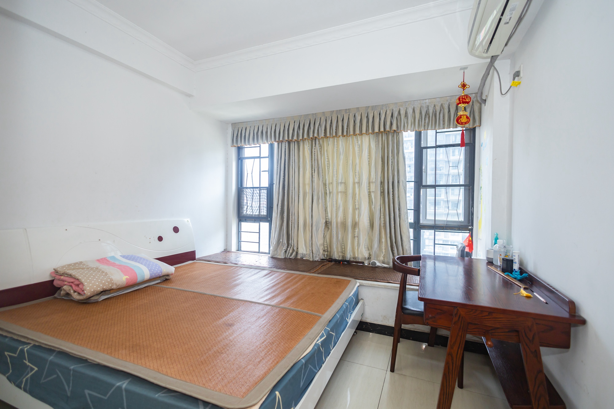 恒基凯旋门一二期 4室2厅3卫 145.0万 恒基凯旋门一二期 4室2厅3卫 145.0万卧室