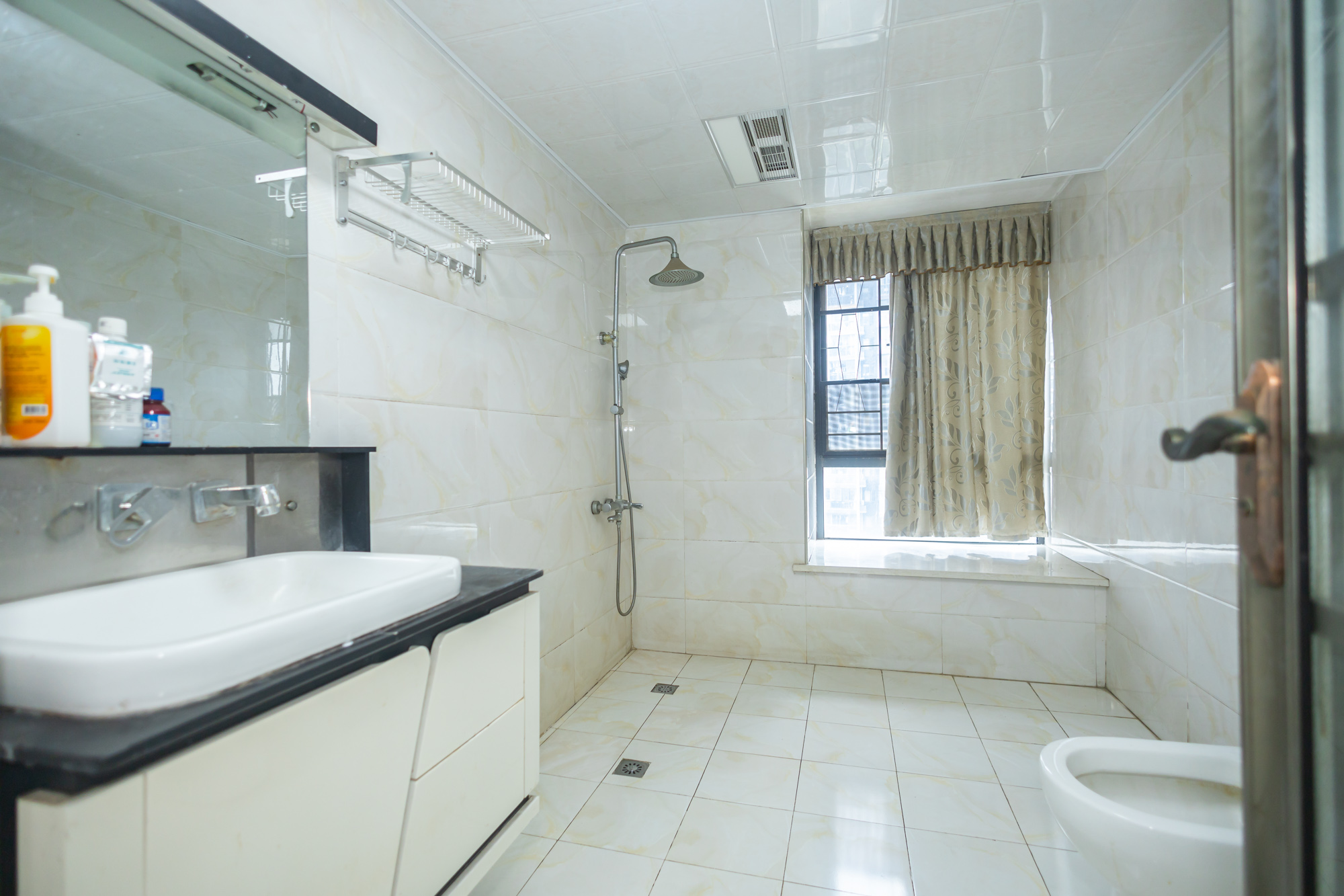 恒基凯旋门一二期 4室2厅3卫 145.0万 恒基凯旋门一二期 4室2厅3卫 145.0万卫生间