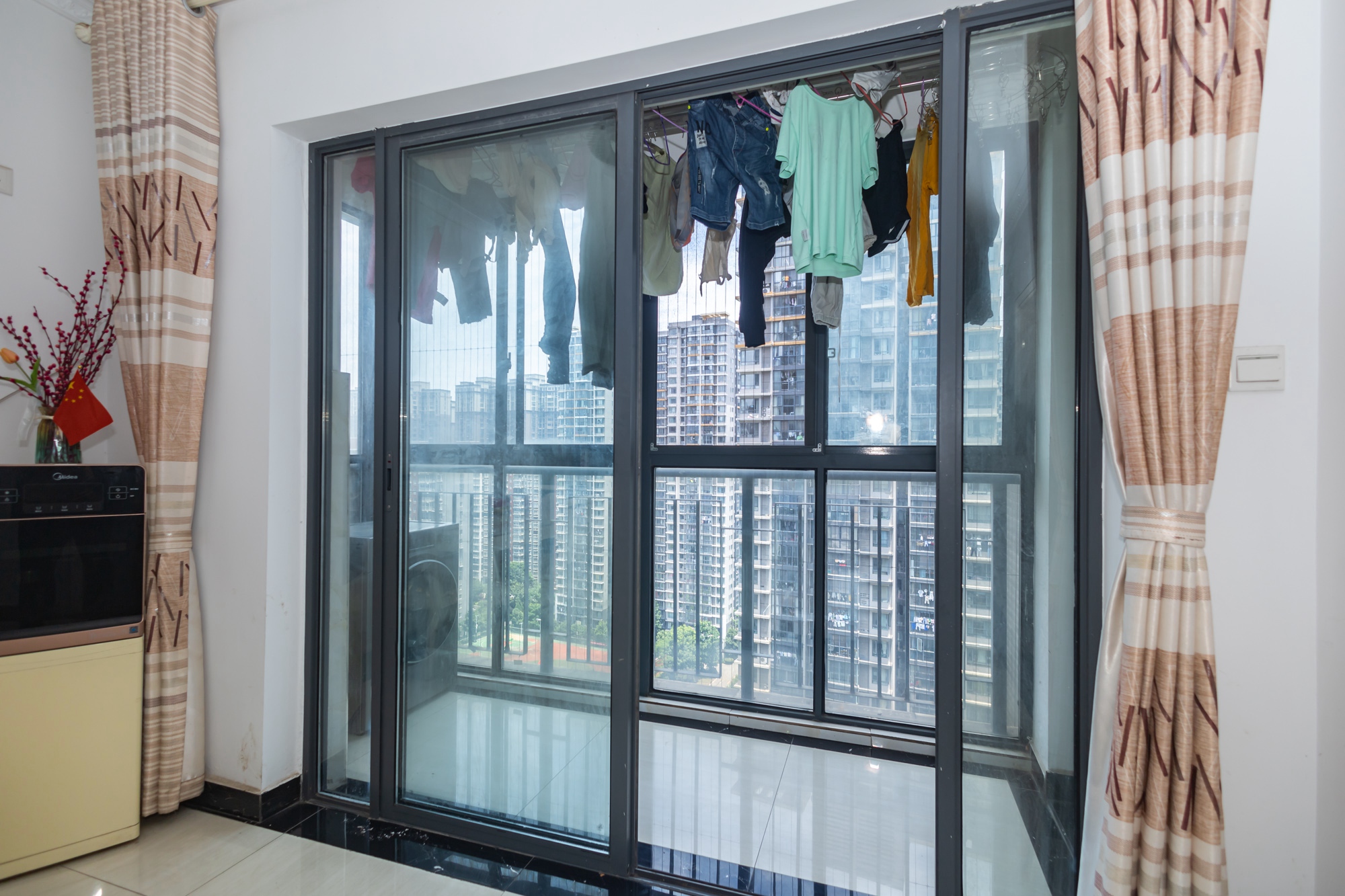 恒基凯旋门一二期 4室2厅3卫 145.0万 恒基凯旋门一二期 4室2厅3卫 145.0万阳台