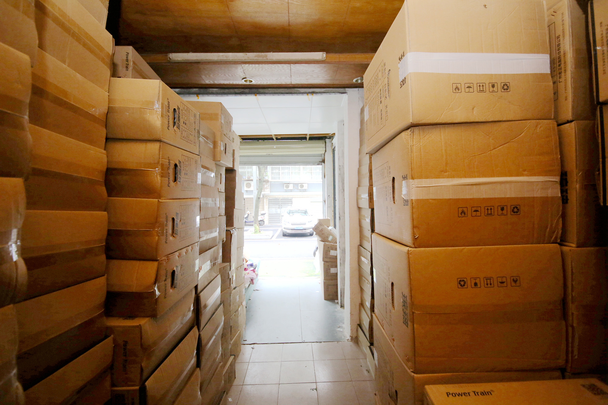 五一东村  4室2厅2卫   103.00万卧室