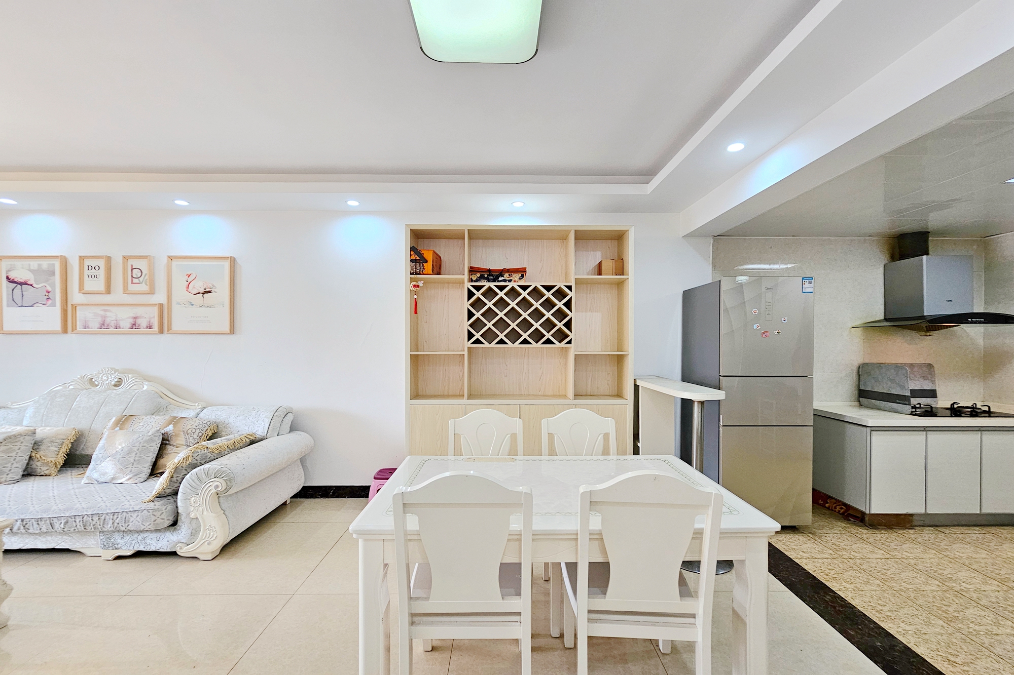 融科檀香山(融科紫檀、香山国际)  2室2厅1卫    95.0万 融科檀香山(融科紫檀、香山国际)  2室2厅1卫    95.0万客厅