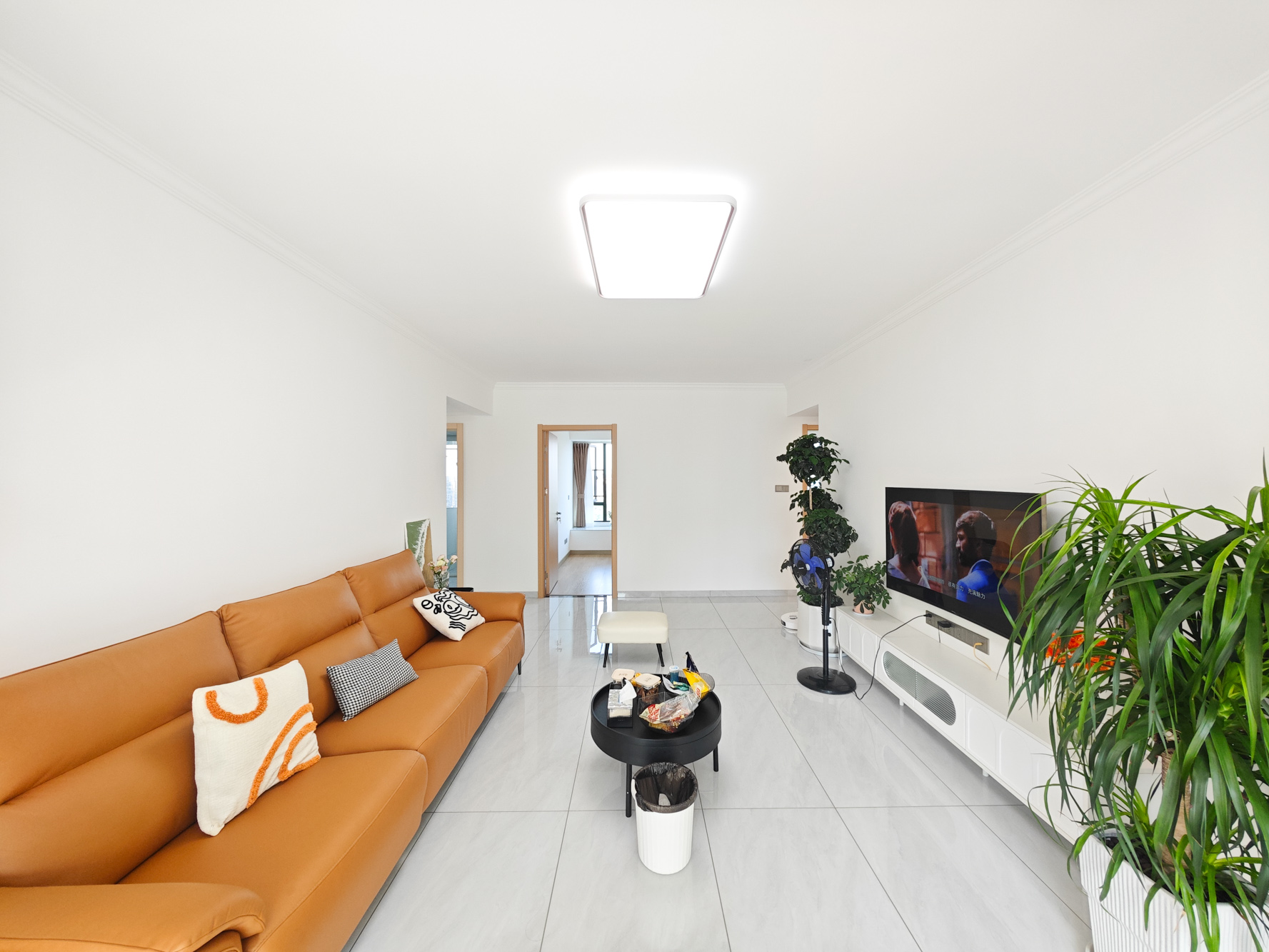 长房明宸府  3室2厅2卫    123.0万 长房明宸府  3室2厅2卫    123.0万客厅