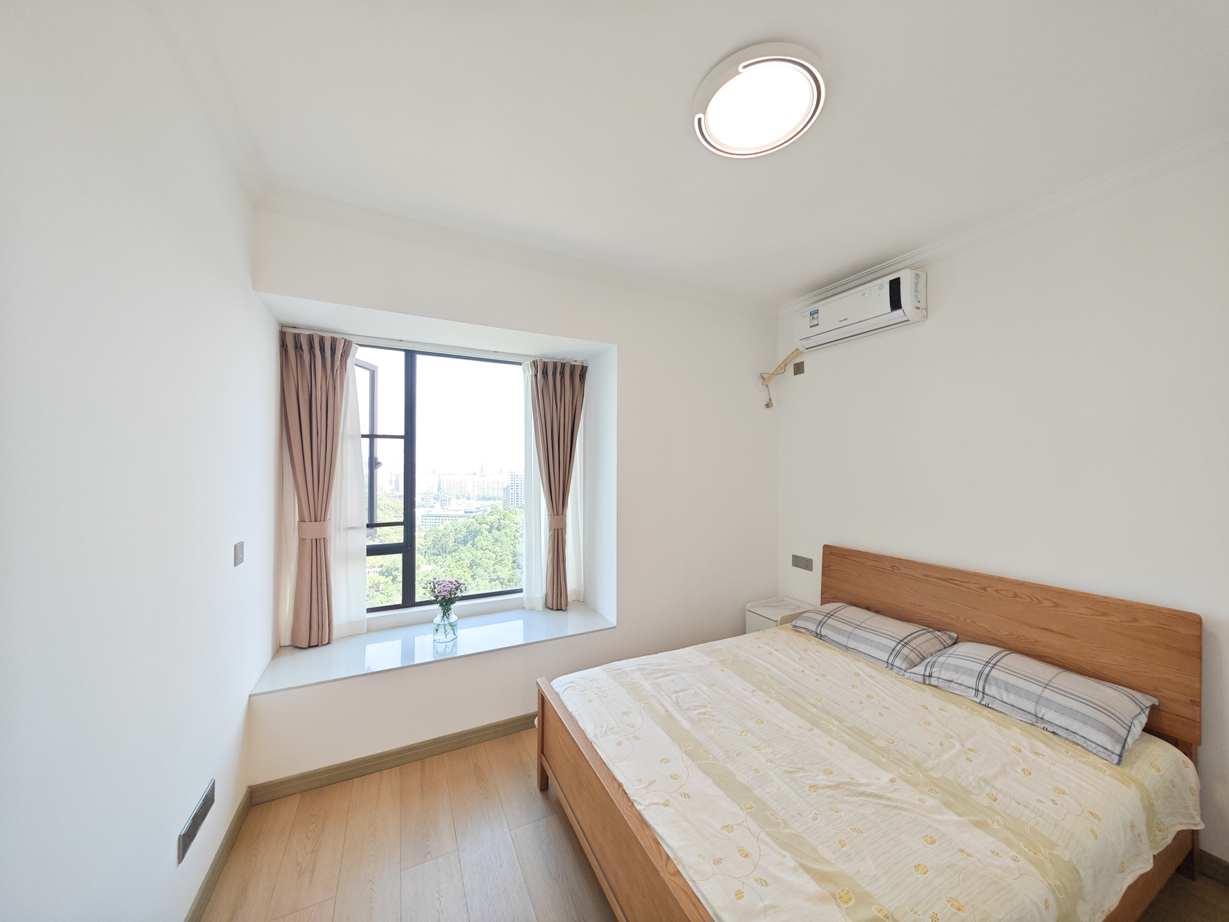 长房明宸府  3室2厅2卫    123.0万 长房明宸府  3室2厅2卫    123.0万卧室