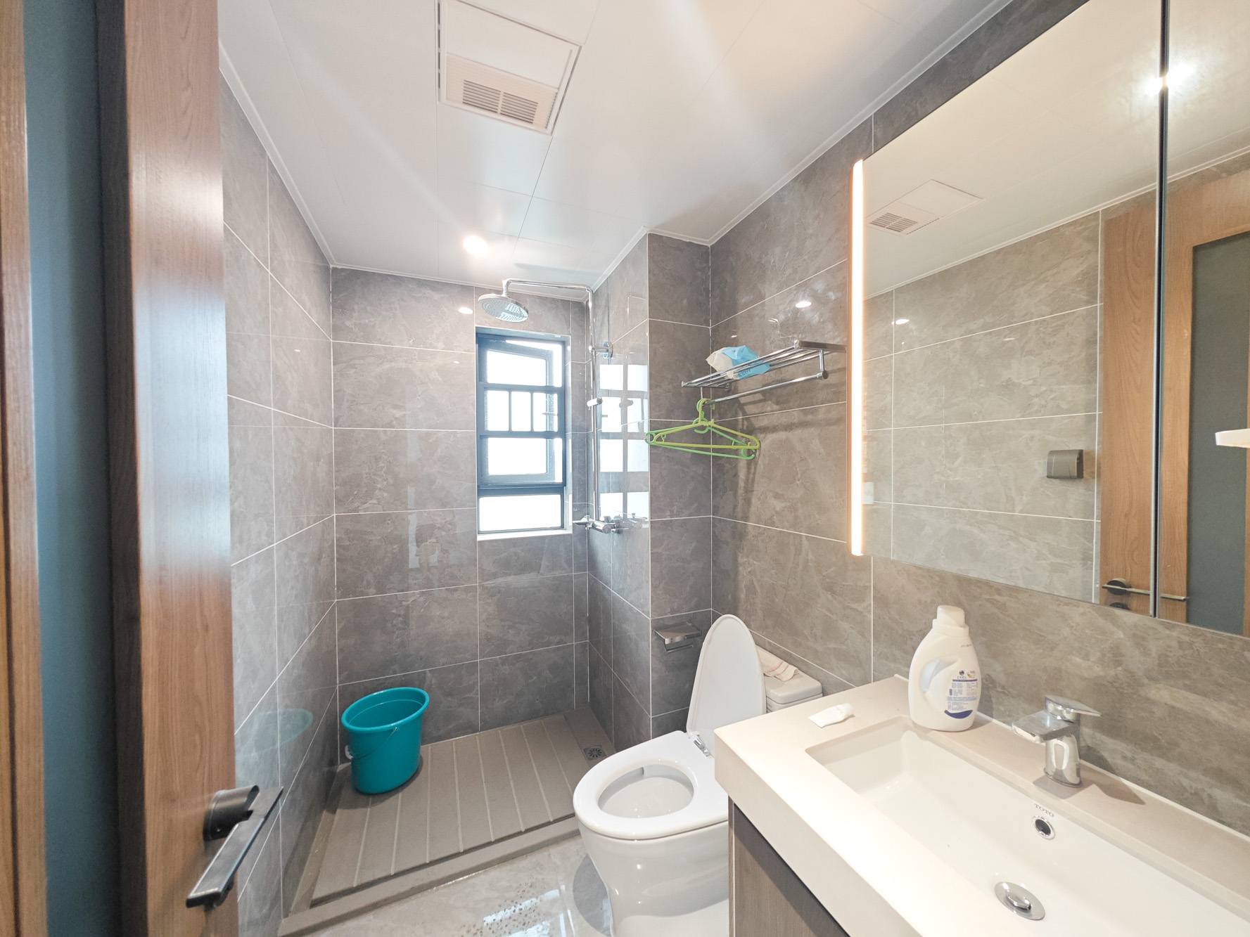 万科魅力之城  3室2厅2卫    118.0万卫生间