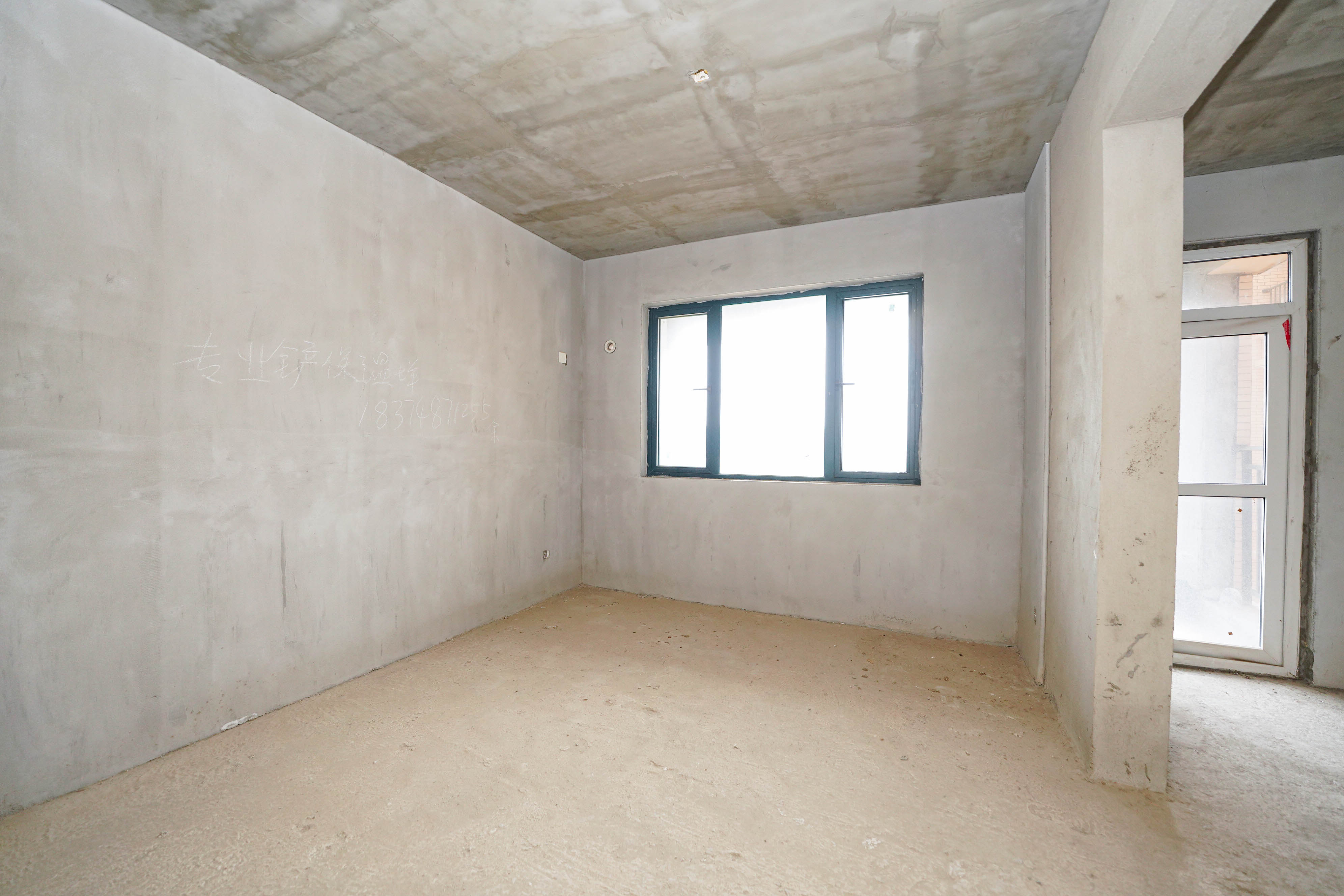 丽发新城  4室2厅2卫    89.9万 丽发新城  4室2厅2卫    89.9万卧室