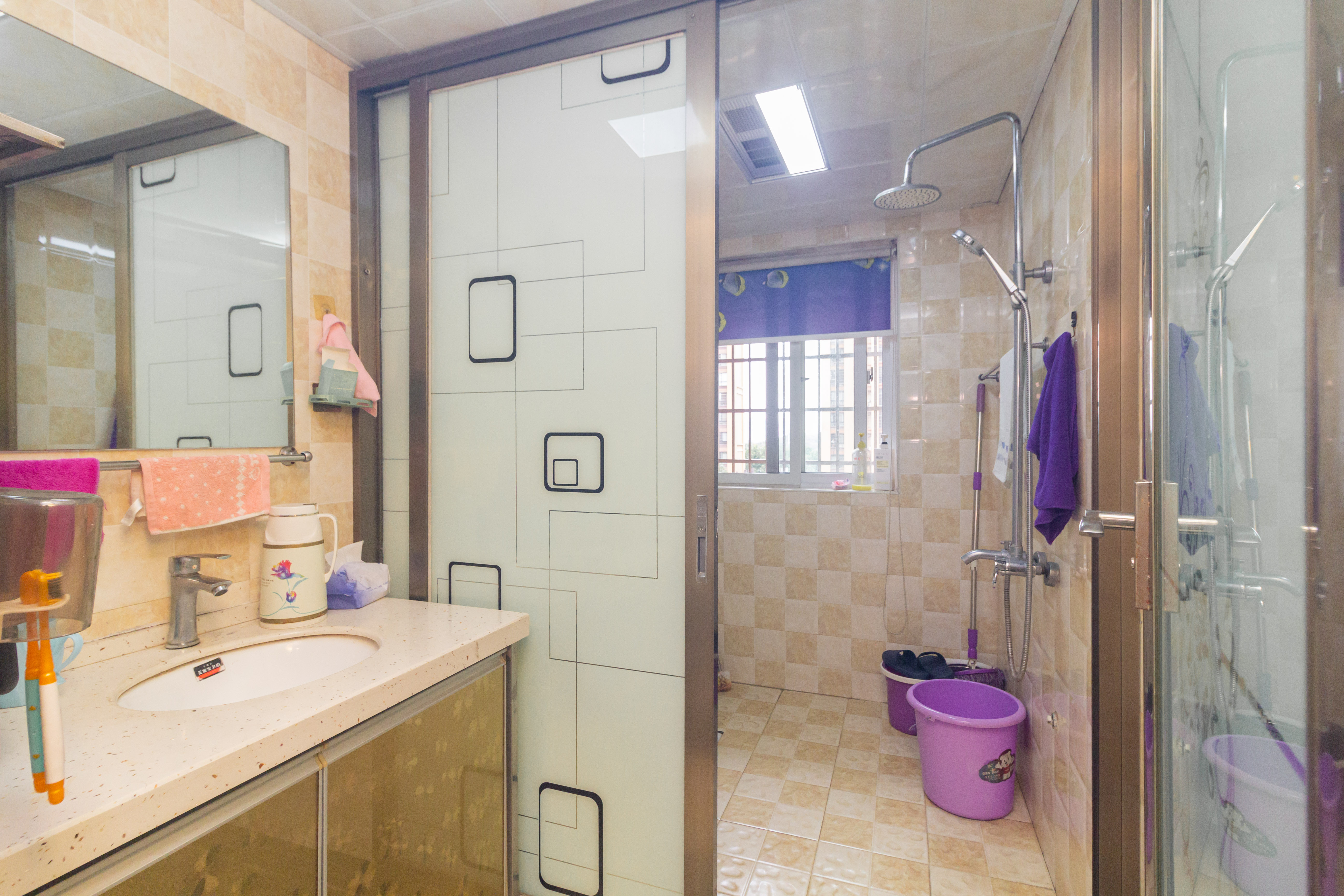 领东汇 4室2厅2卫 88.5万 领东汇 4室2厅2卫 88.5万卫生间