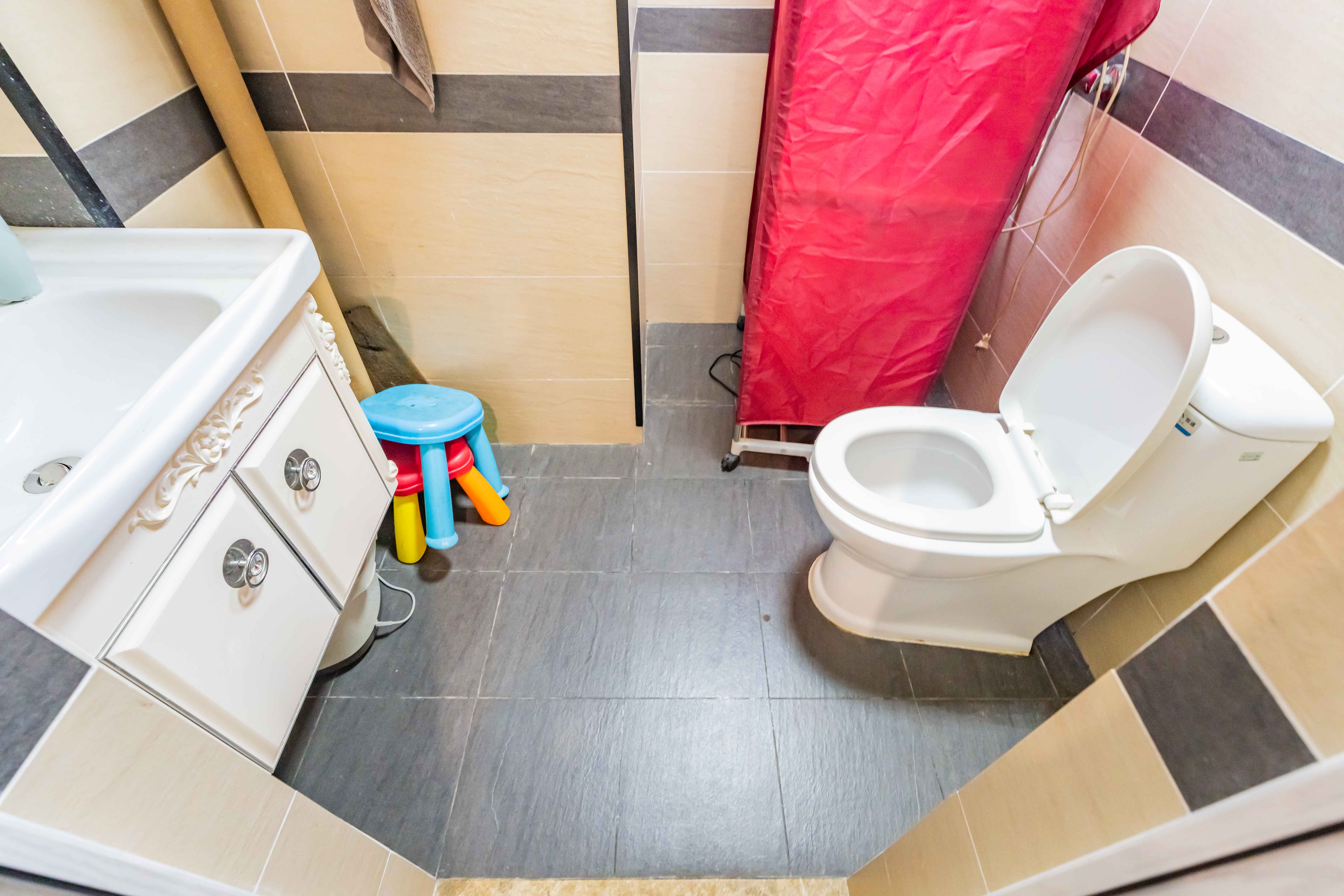 维一星城原山苑 4室2厅2卫 115.0万 维一星城原山苑 4室2厅2卫 115.0万卫生间