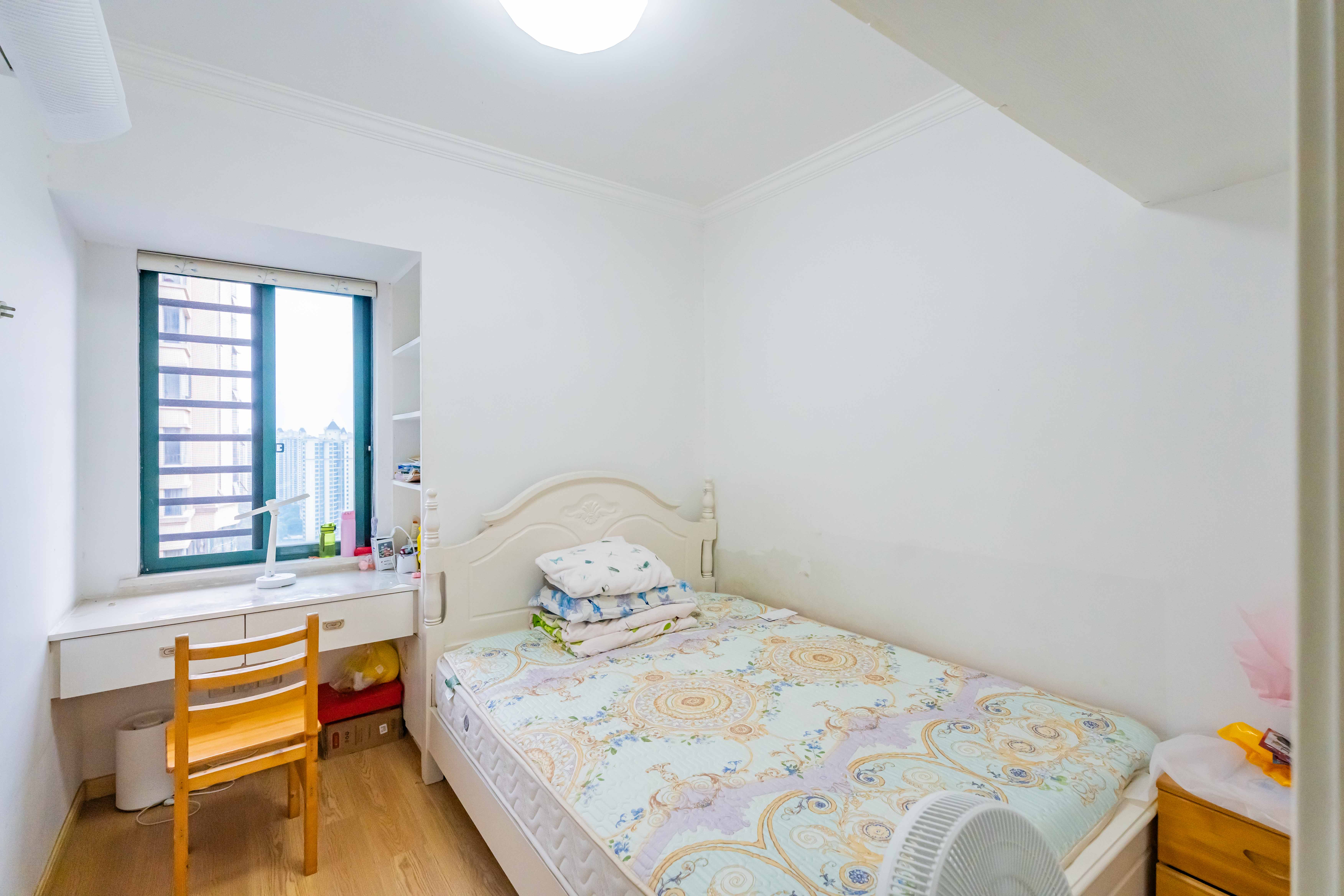 维一星城原山苑 4室2厅2卫 115.0万 维一星城原山苑 4室2厅2卫 115.0万卧室