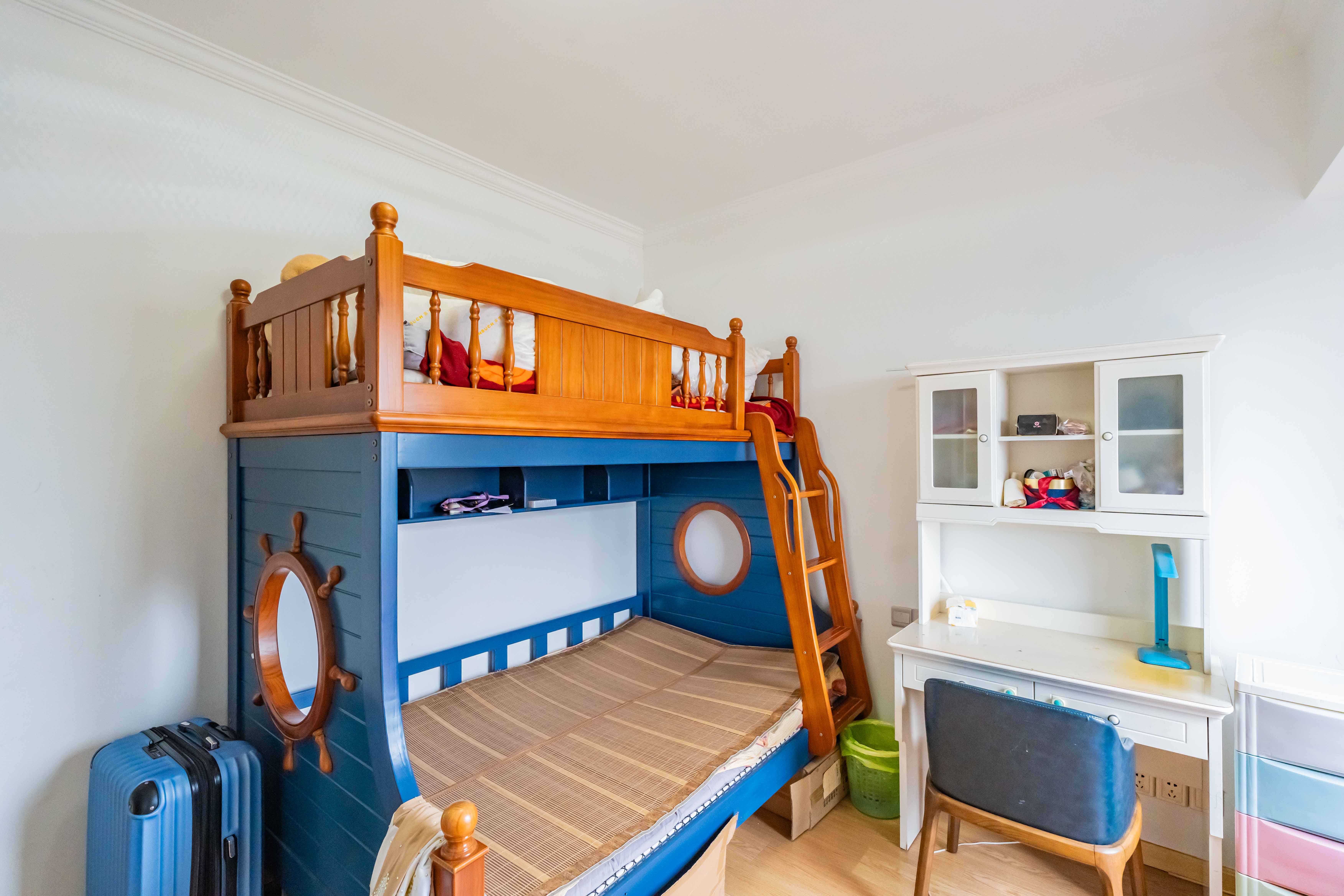 维一星城原山苑 4室2厅2卫 115.0万 维一星城原山苑 4室2厅2卫 115.0万卧室