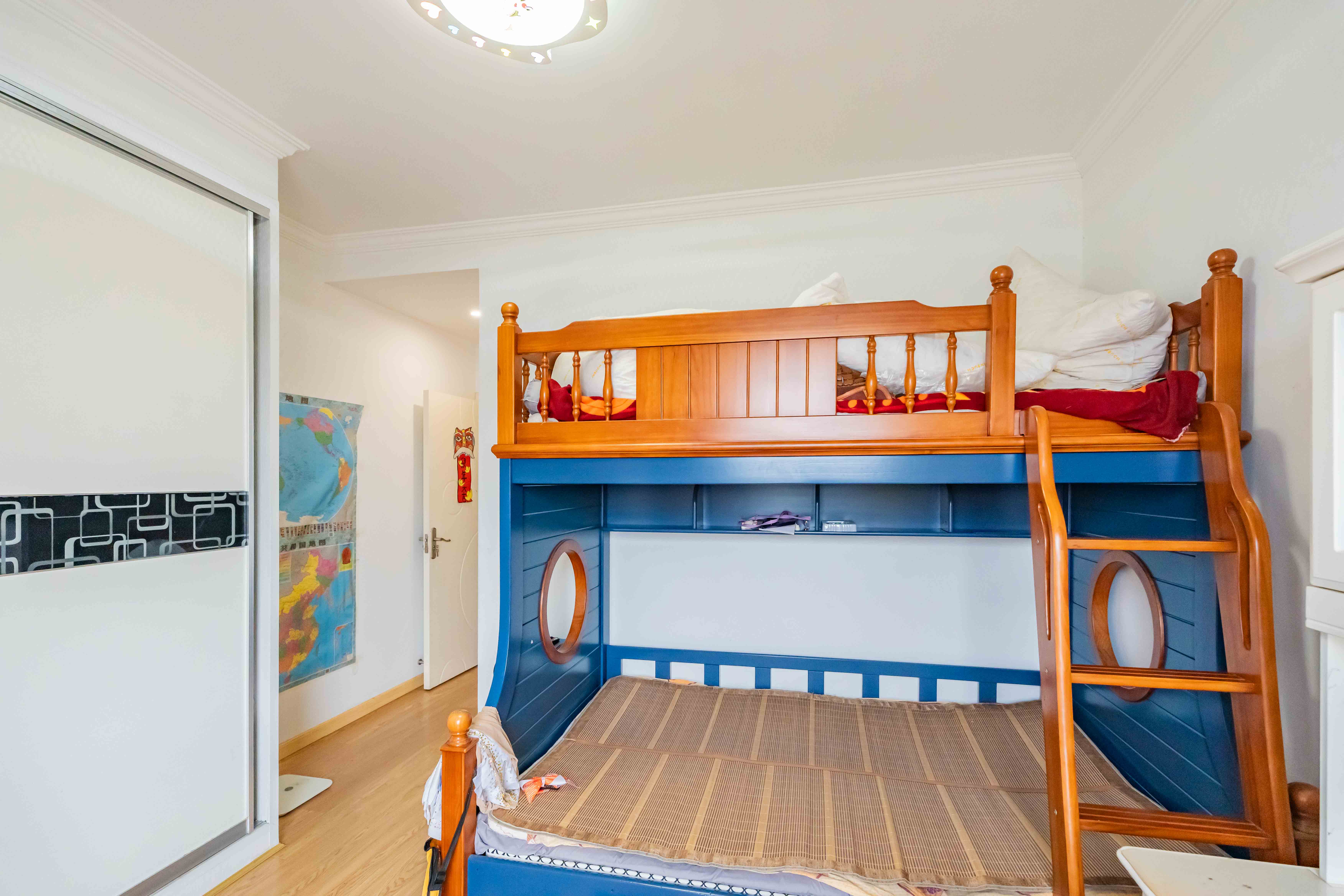 维一星城原山苑 4室2厅2卫 115.0万 维一星城原山苑 4室2厅2卫 115.0万卧室