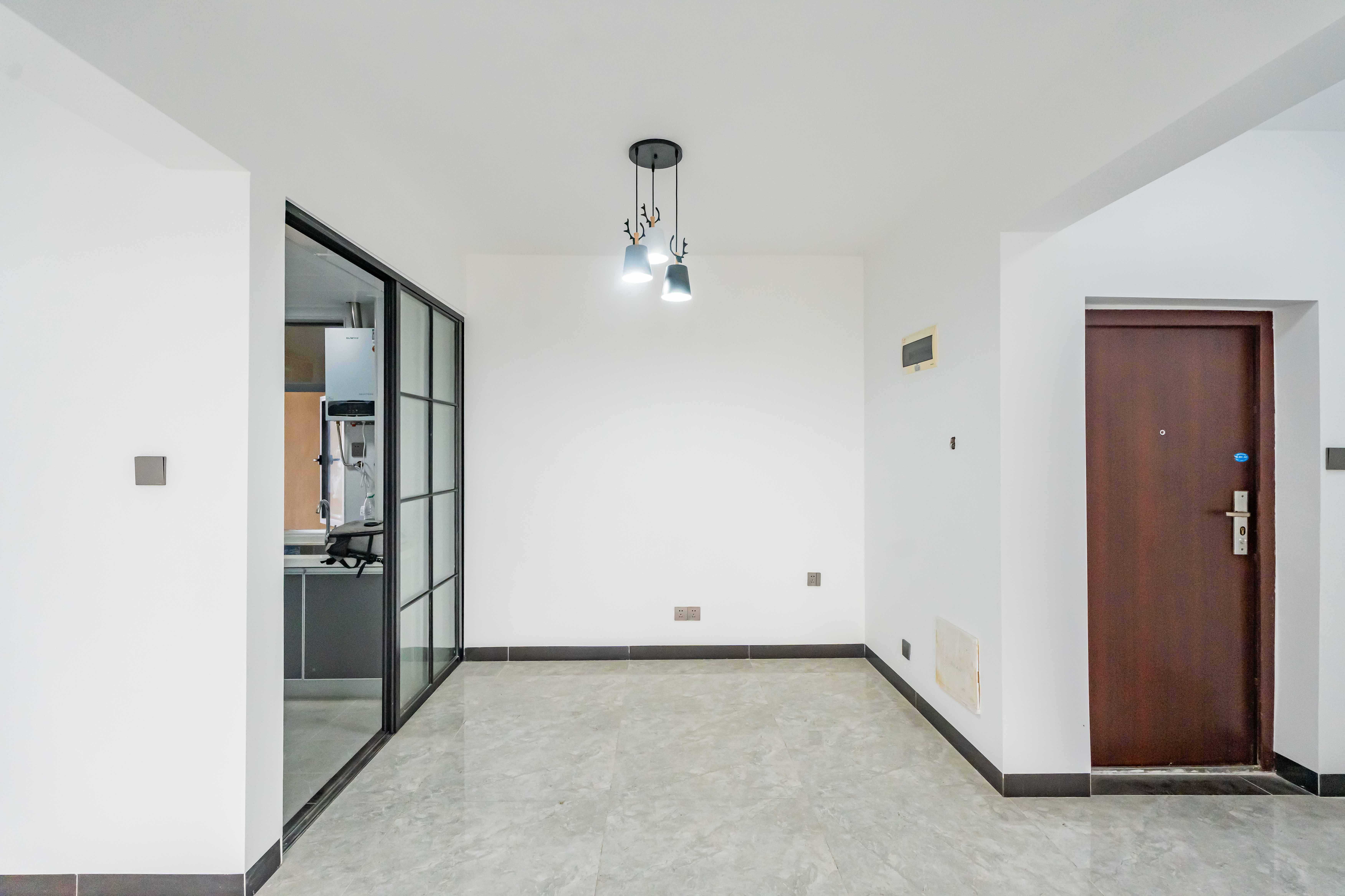 悦湖山  3室2厅1卫    82.0万 悦湖山  3室2厅1卫    82.0万客厅