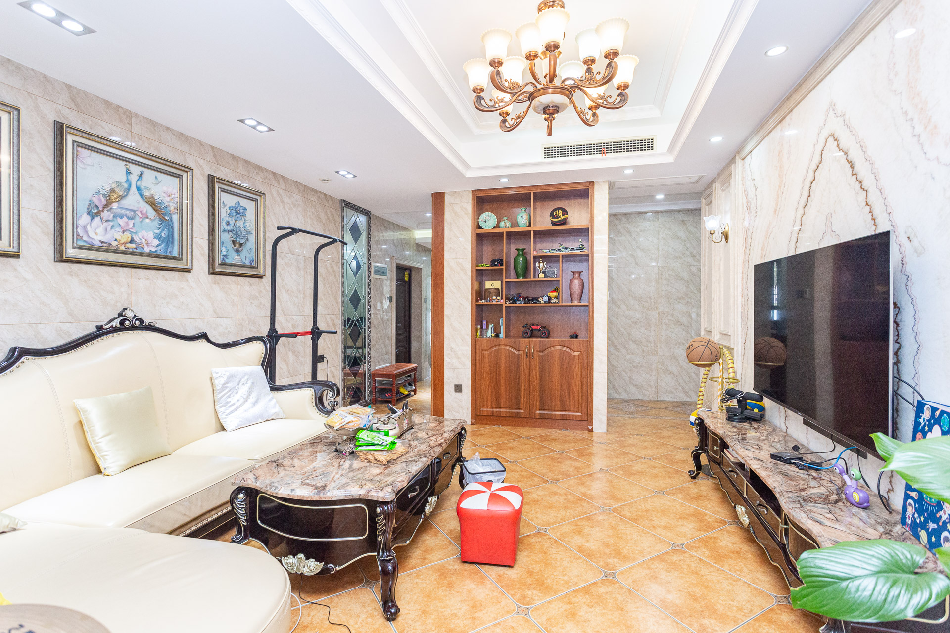 双盈卧龙湾 3室2厅2卫 99.8万 双盈卧龙湾 3室2厅2卫 99.8万客厅