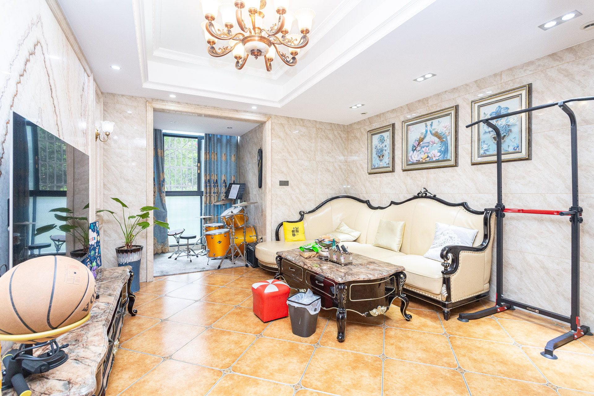 双盈卧龙湾 3室2厅2卫 99.8万 双盈卧龙湾 3室2厅2卫 99.8万客厅