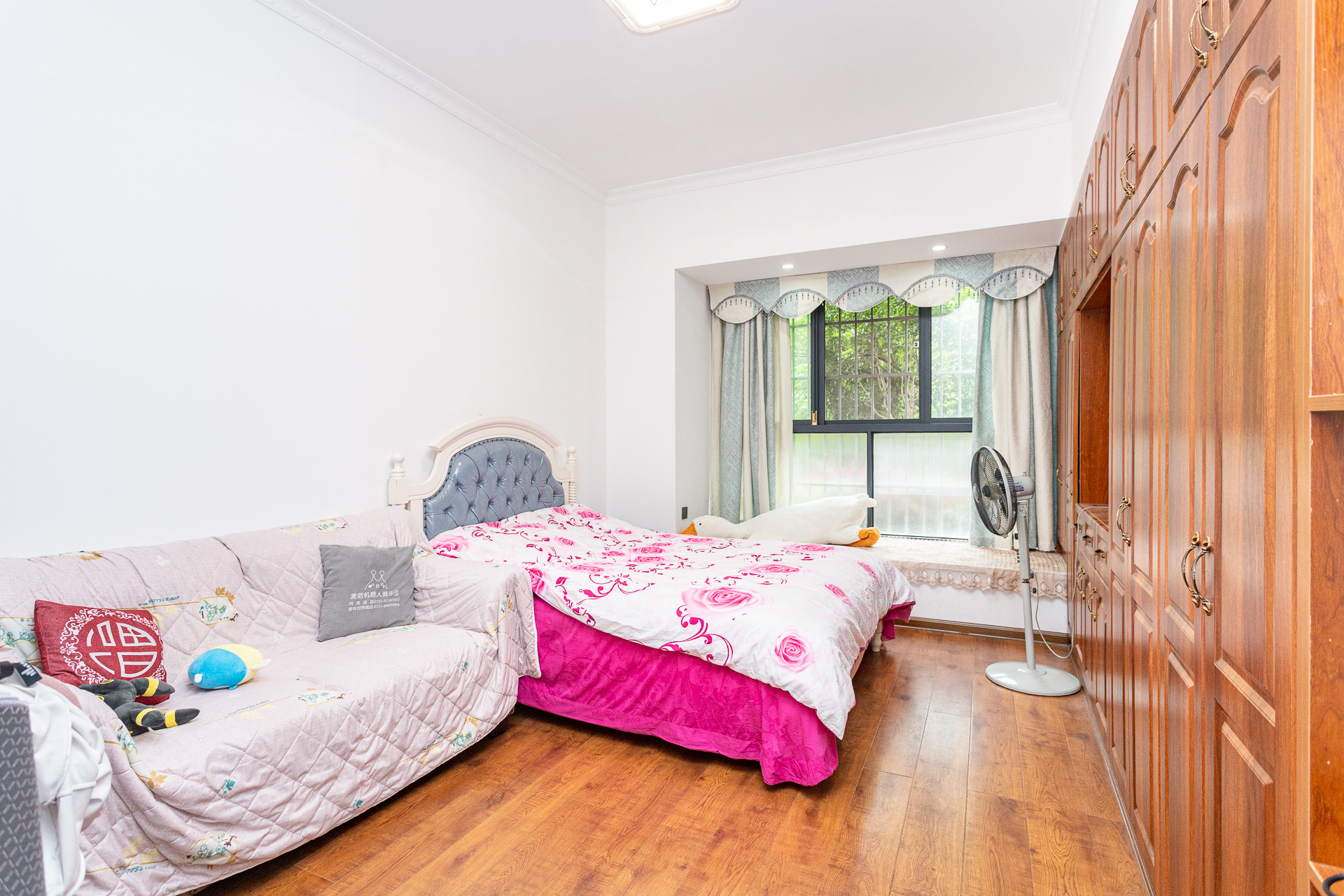 双盈卧龙湾 3室2厅2卫 99.8万 双盈卧龙湾 3室2厅2卫 99.8万卧室