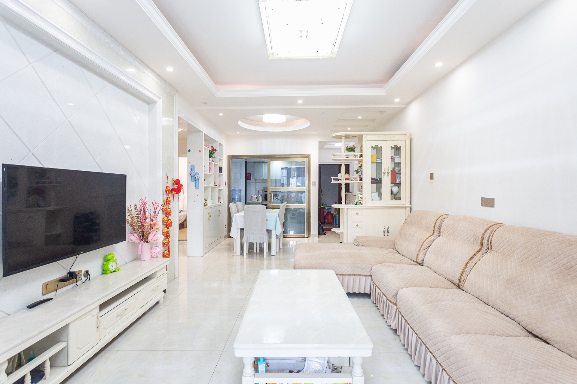 名家翡翠花园  3室2厅1卫    79.0万 名家翡翠花园  3室2厅1卫    79.0万客厅