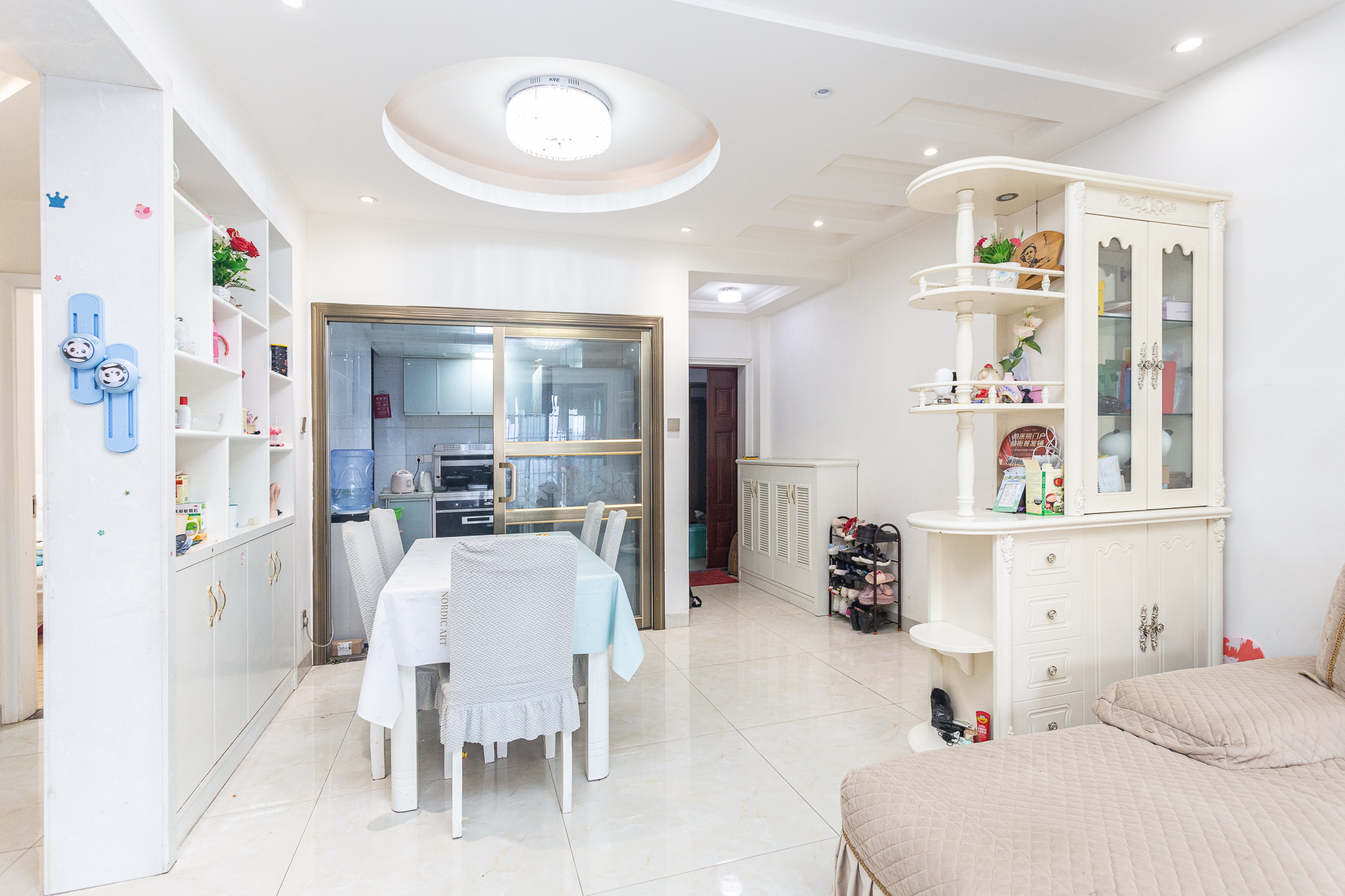 名家翡翠花园  3室2厅1卫    79.0万 名家翡翠花园  3室2厅1卫    79.0万客厅