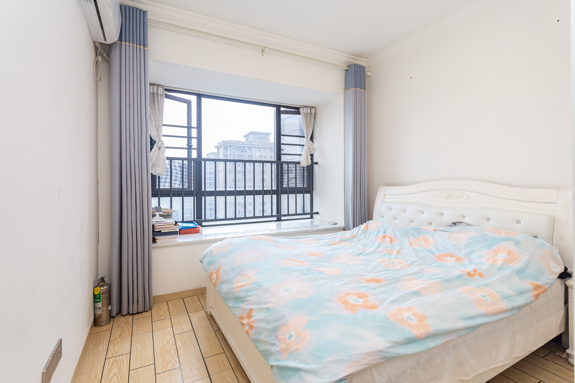 名家翡翠花园  3室2厅1卫    79.0万 名家翡翠花园  3室2厅1卫    79.0万卧室