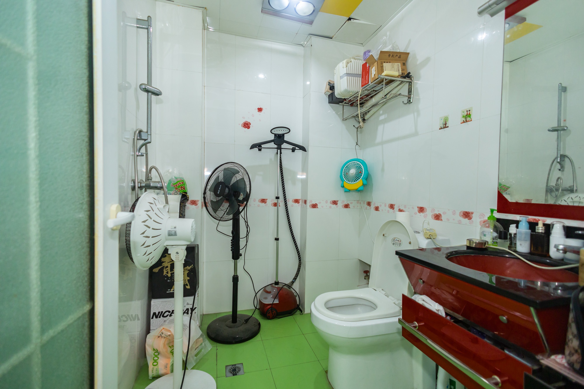 湘绣城  3室2厅2卫    46.0万卫生间