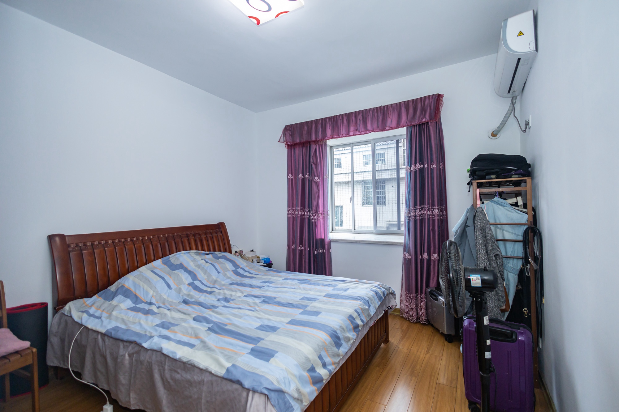 湘绣城  3室2厅2卫    46.0万卧室