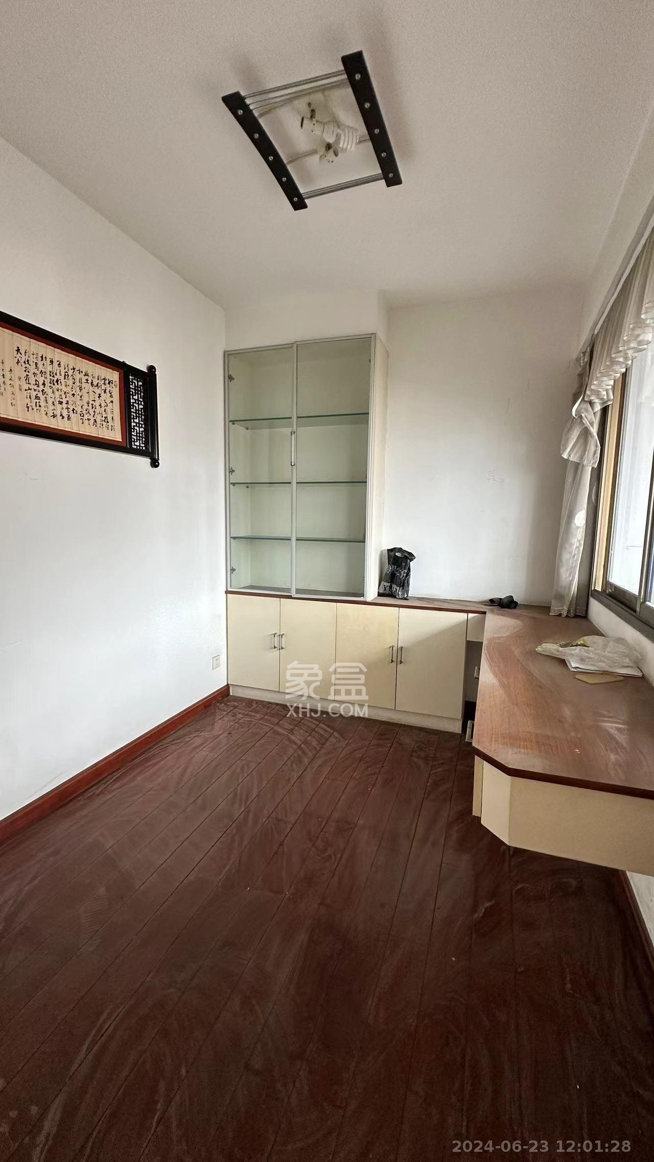 东南明苑  4室1厅1卫   3000.00元/月室内图