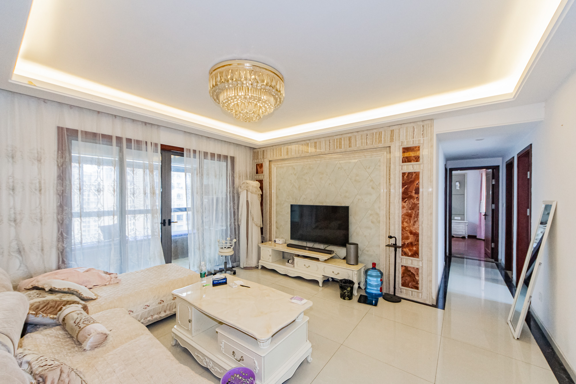 珠江郦城薰衣道  4室2厅2卫    136.6万 珠江郦城薰衣道  4室2厅2卫    136.6万客厅