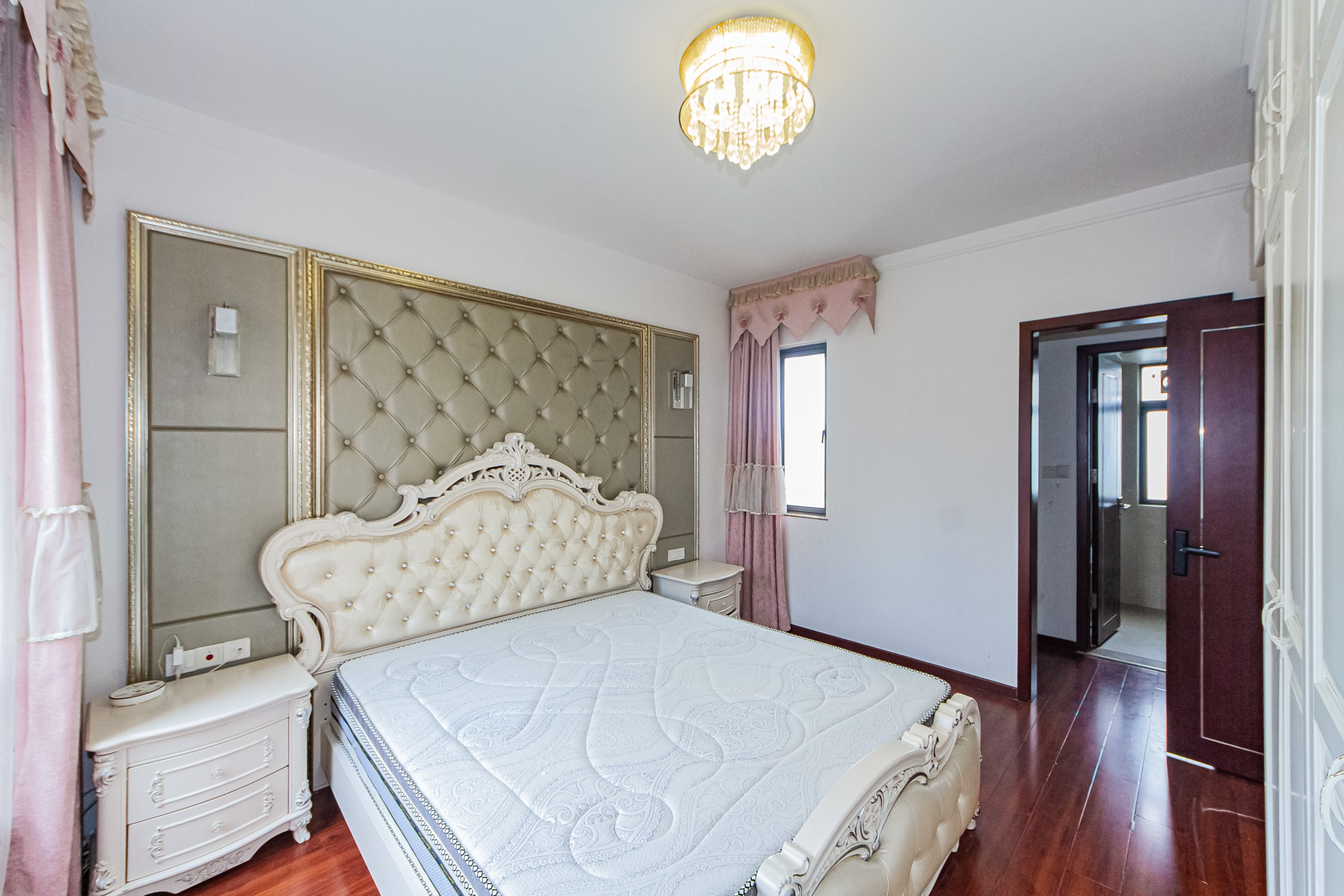 珠江郦城薰衣道  4室2厅2卫    136.6万 珠江郦城薰衣道  4室2厅2卫    136.6万卧室